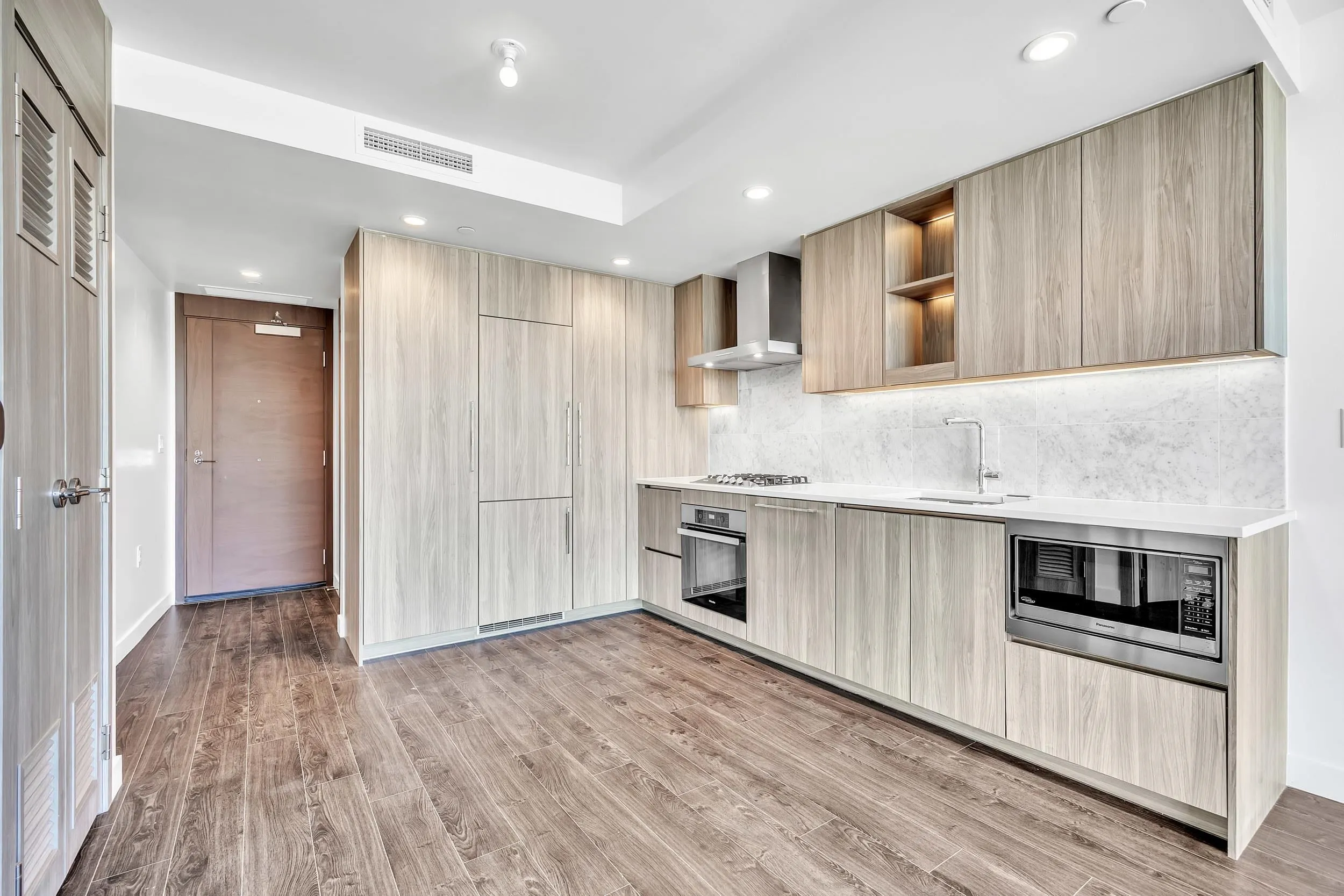 1405 1768 Cook Street
