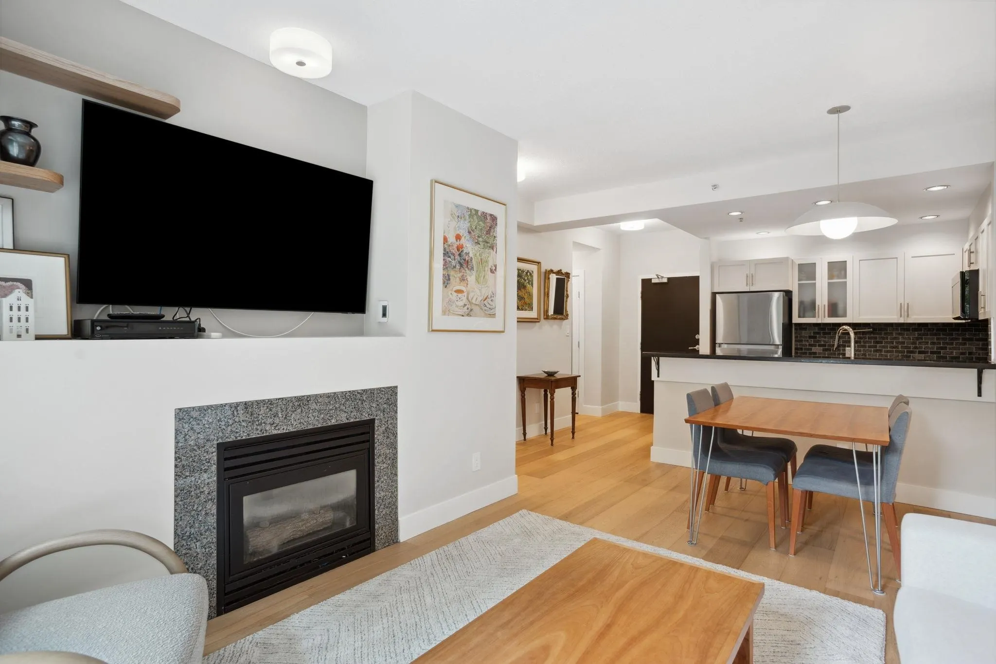 100 1688 Robson Street