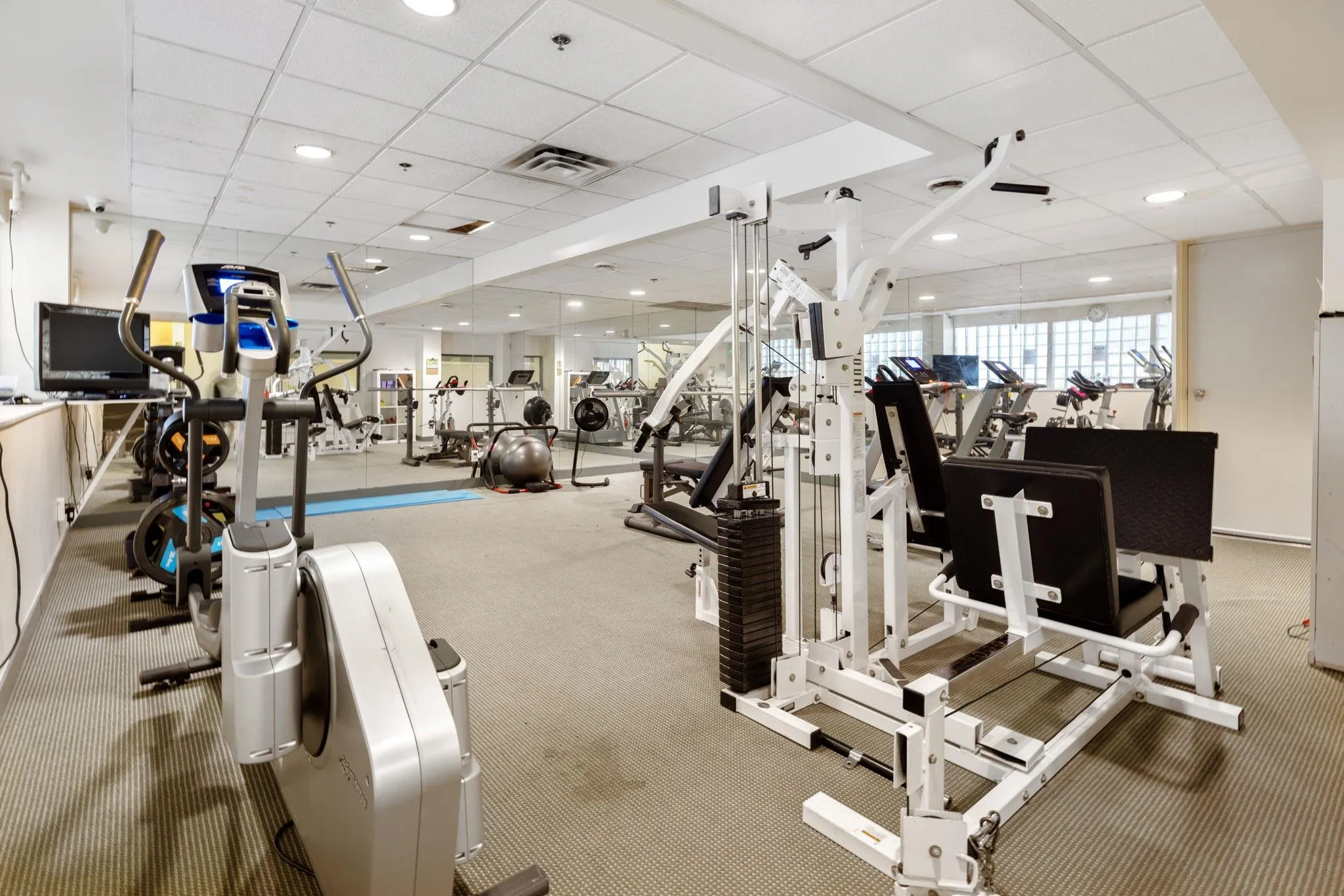 100 1688 Robson Street