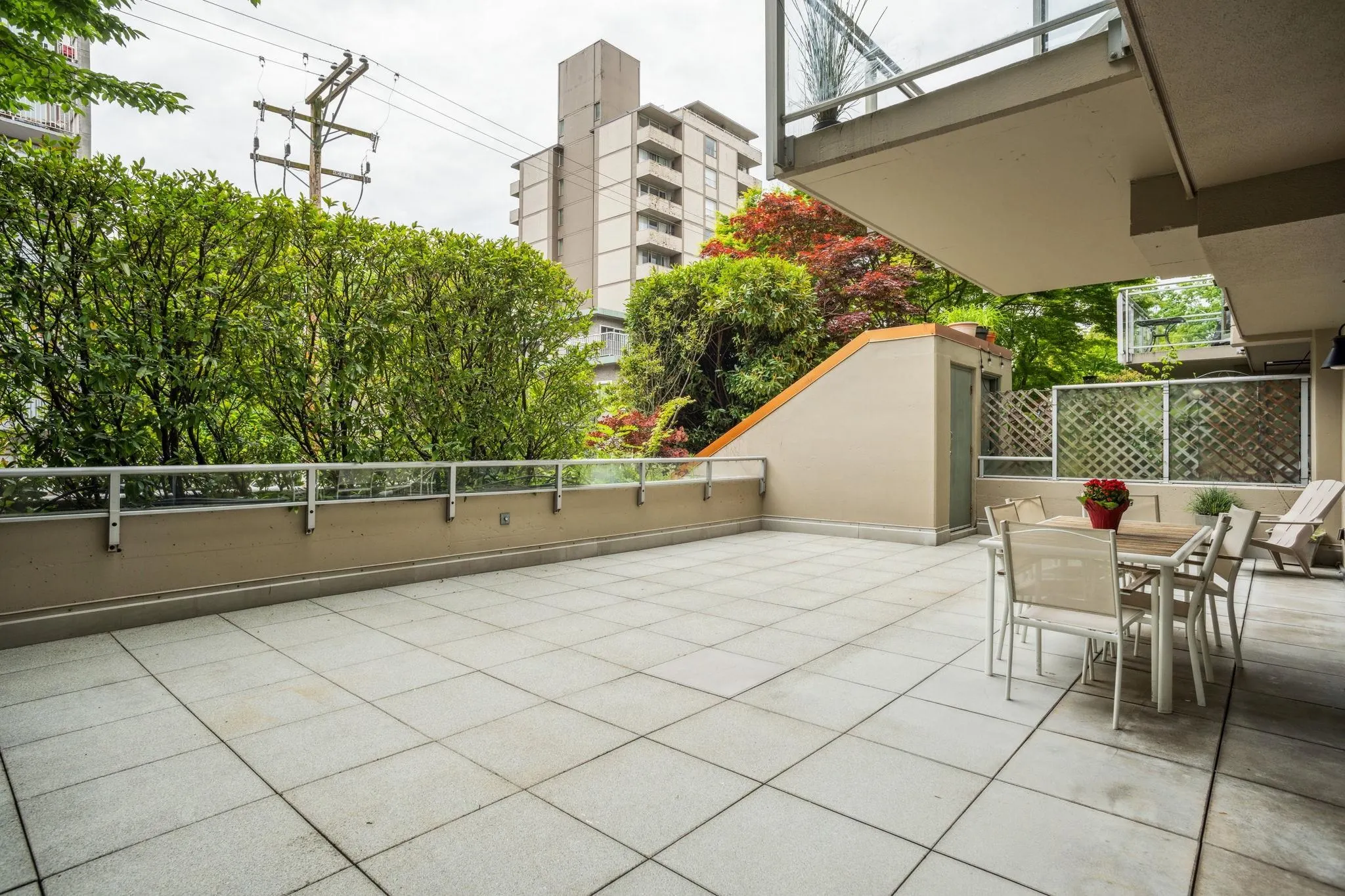 100 1688 Robson Street