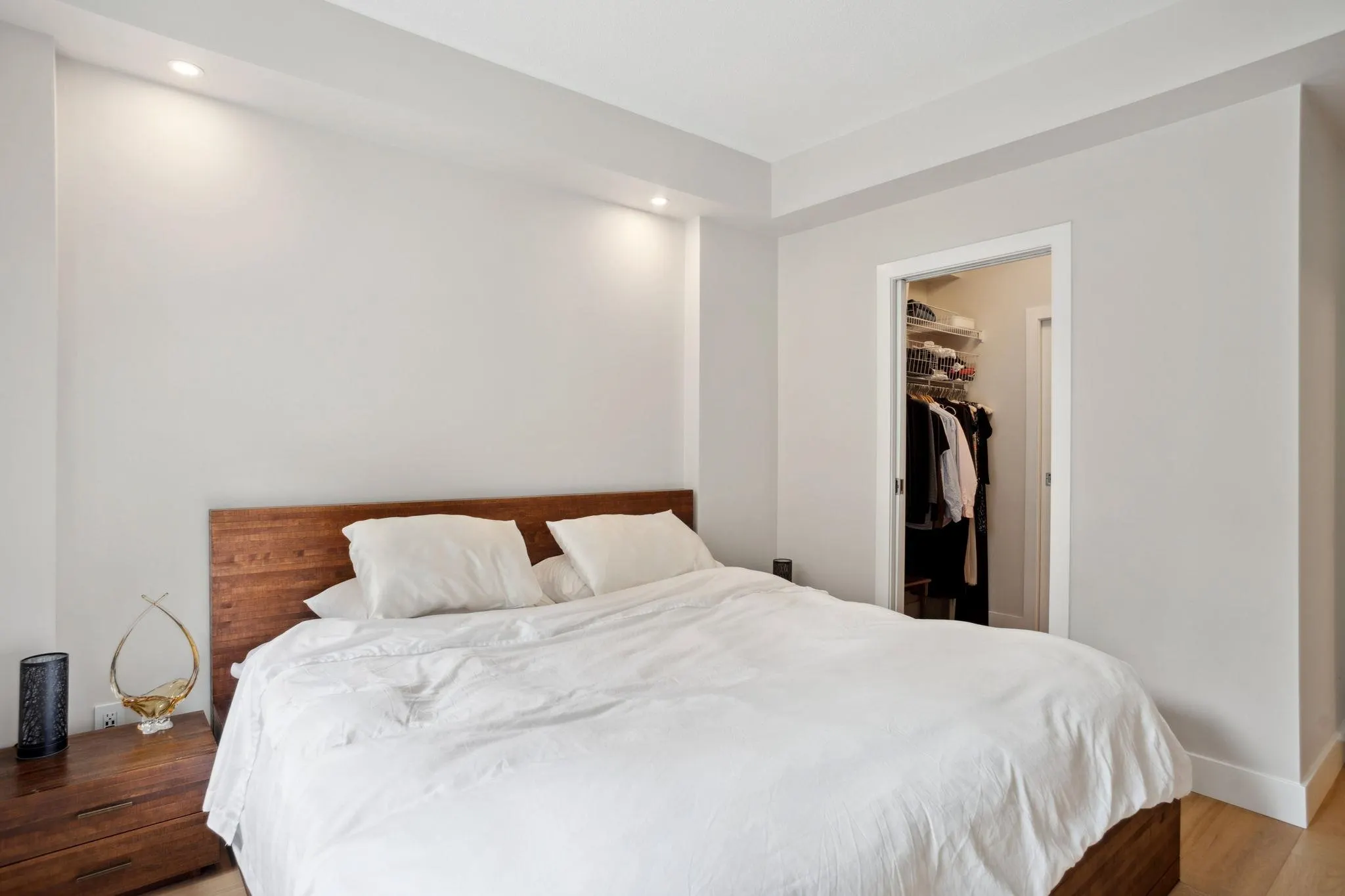 100 1688 Robson Street