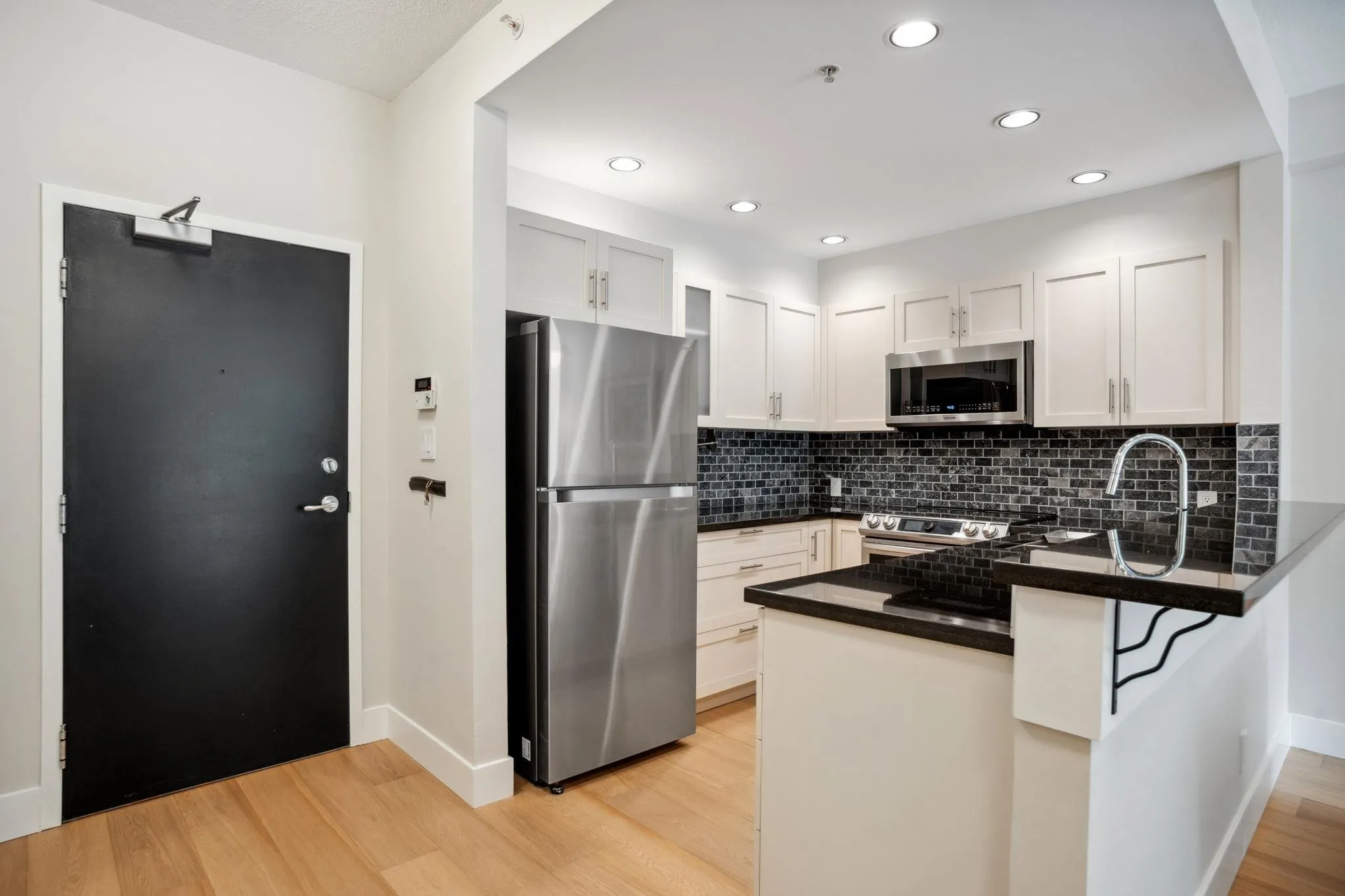 100 1688 Robson Street
