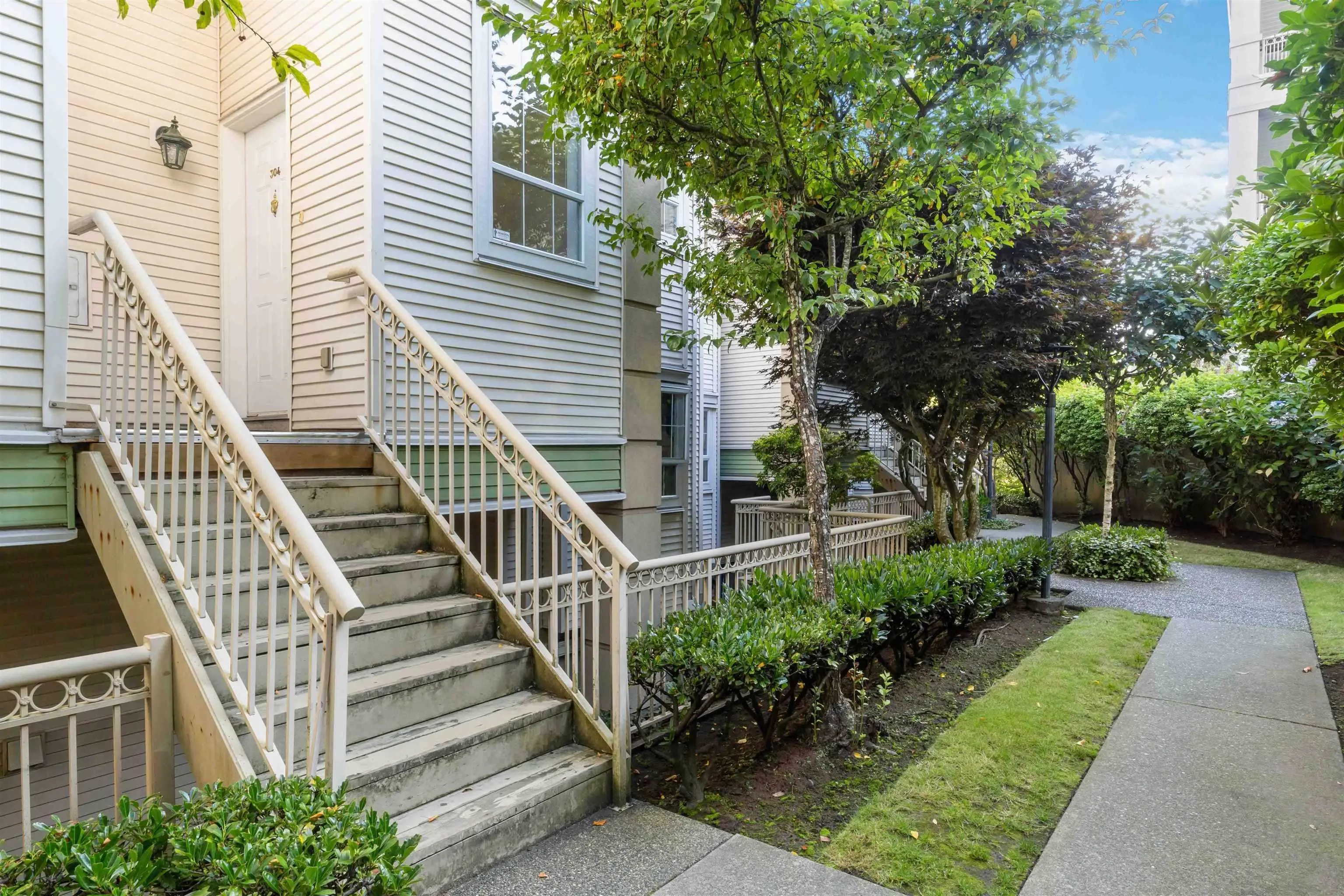 304 15258 105 Avenue