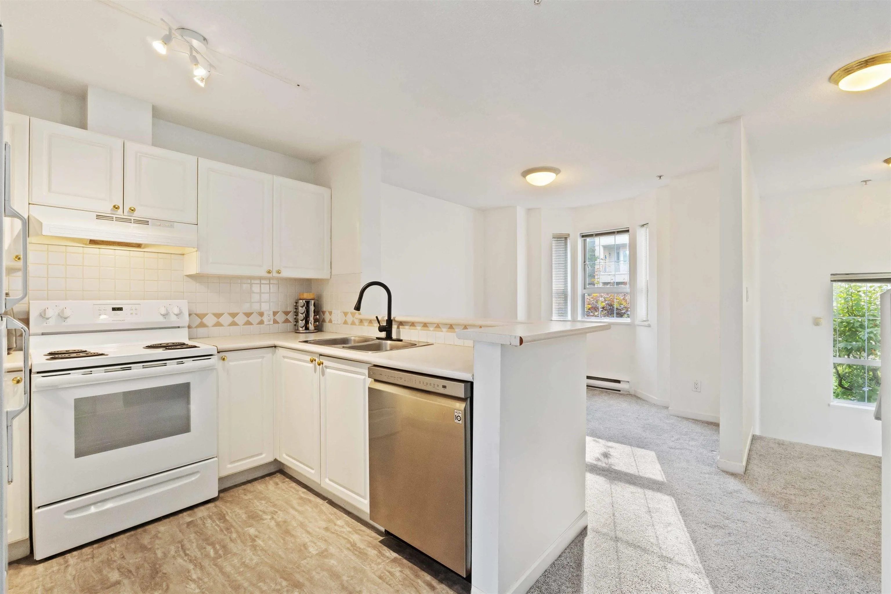 304 15258 105 Avenue