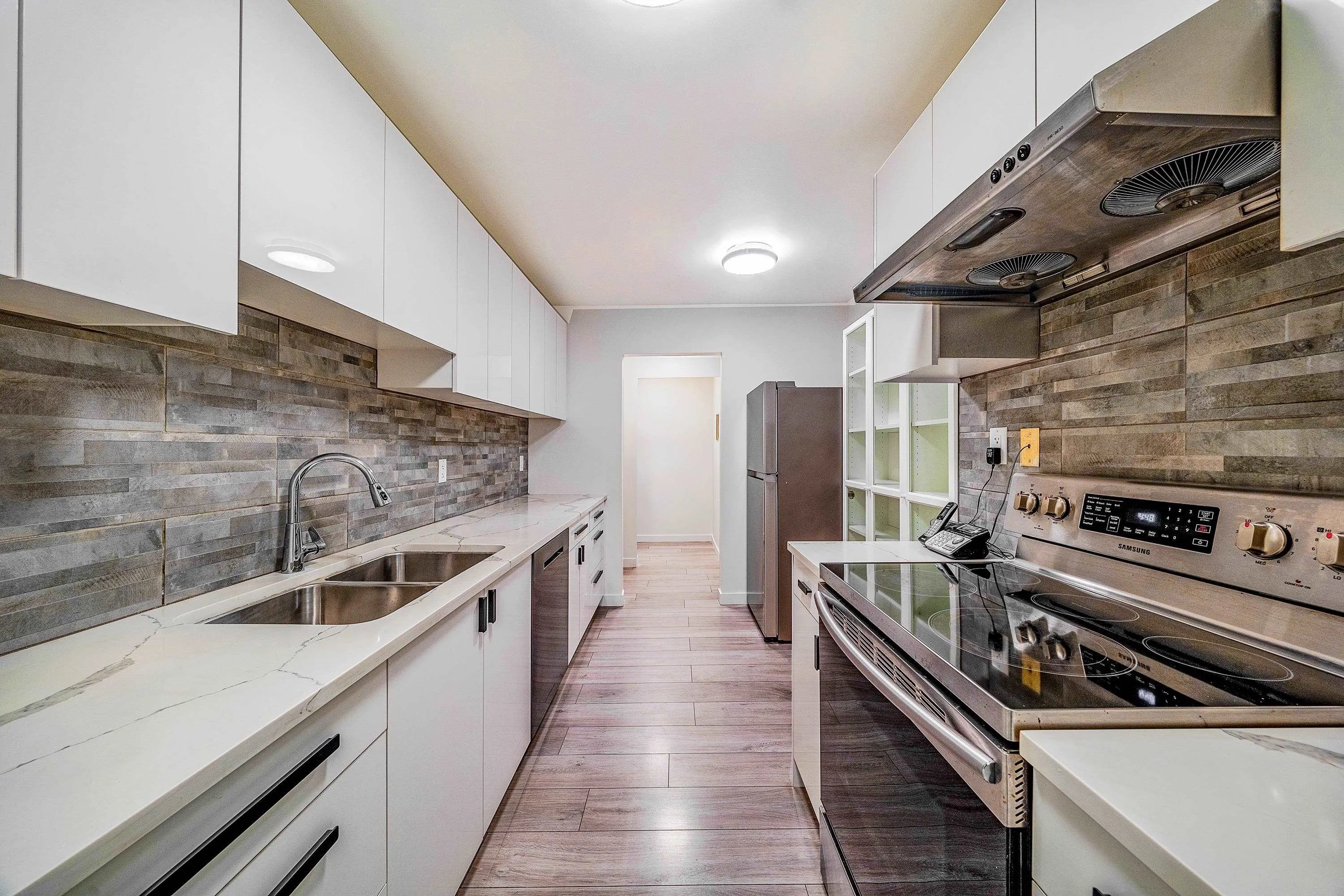 203 8720 Lansdowne Road