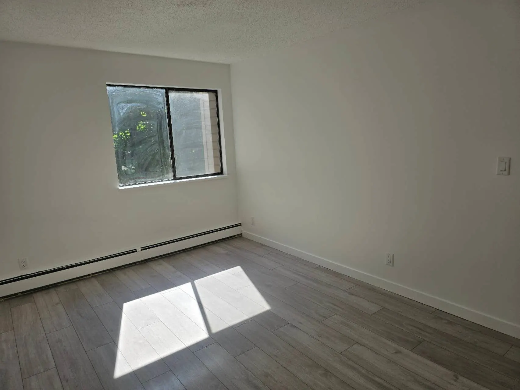 203 8720 Lansdowne Road