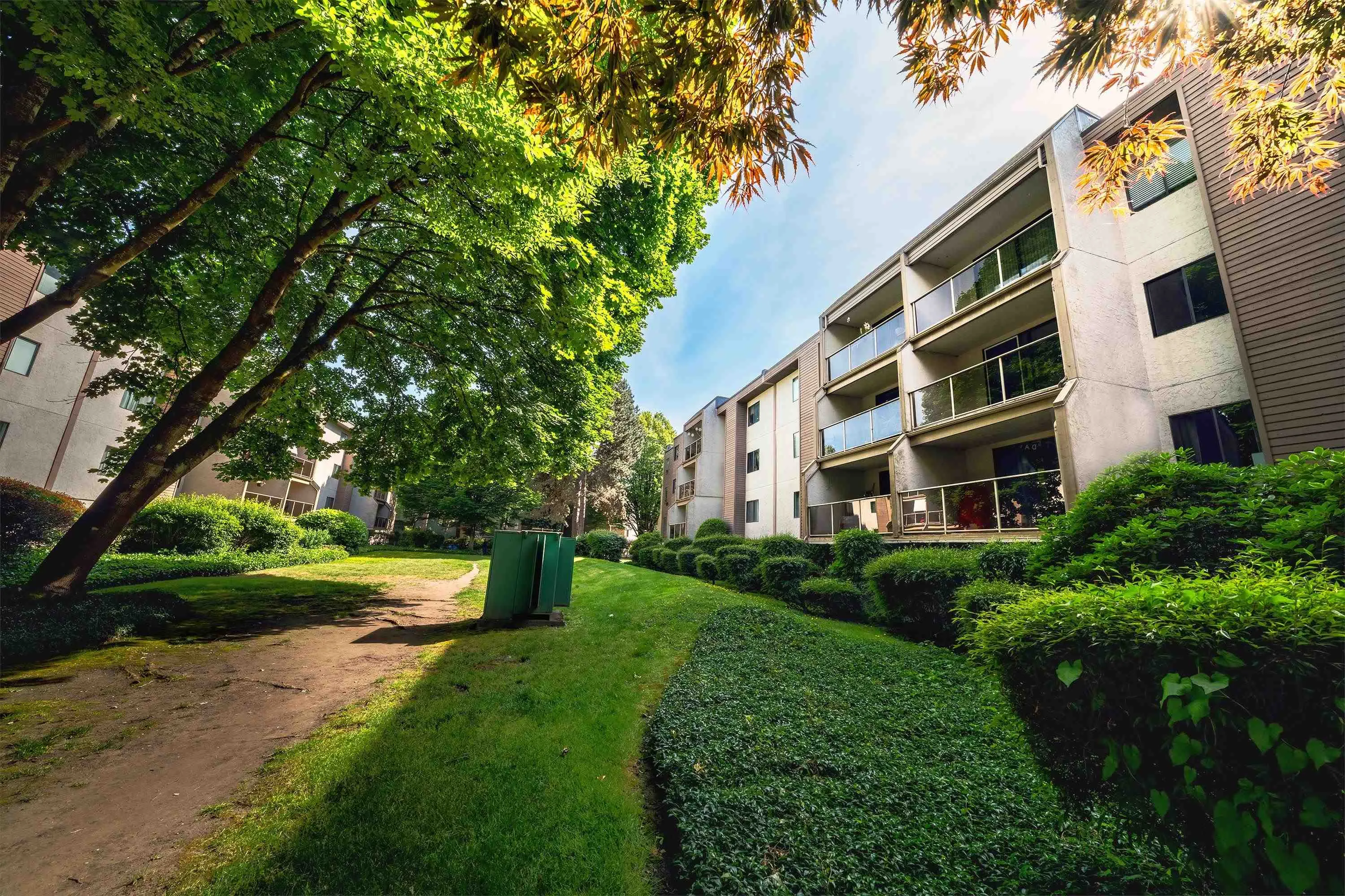 203 8720 Lansdowne Road