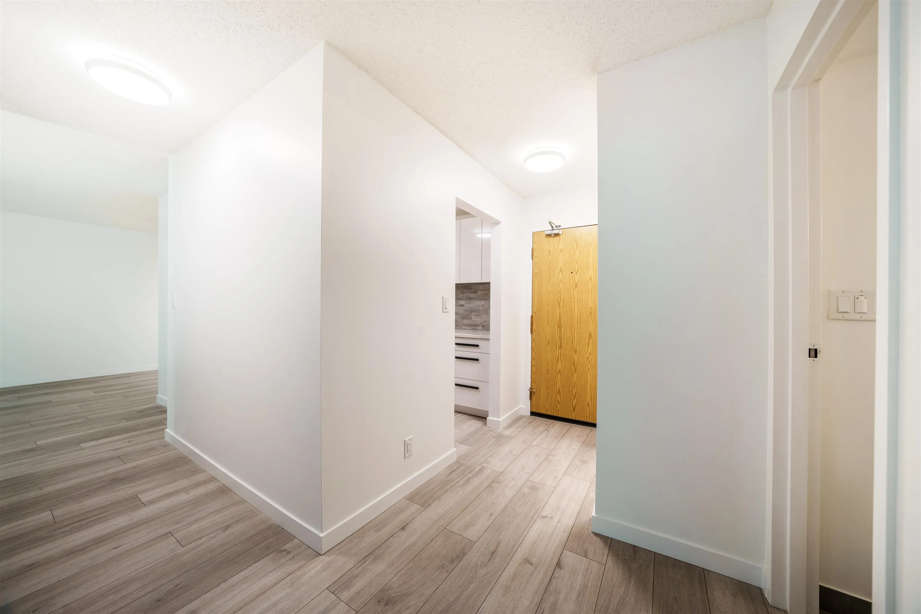 203 8720 Lansdowne Road