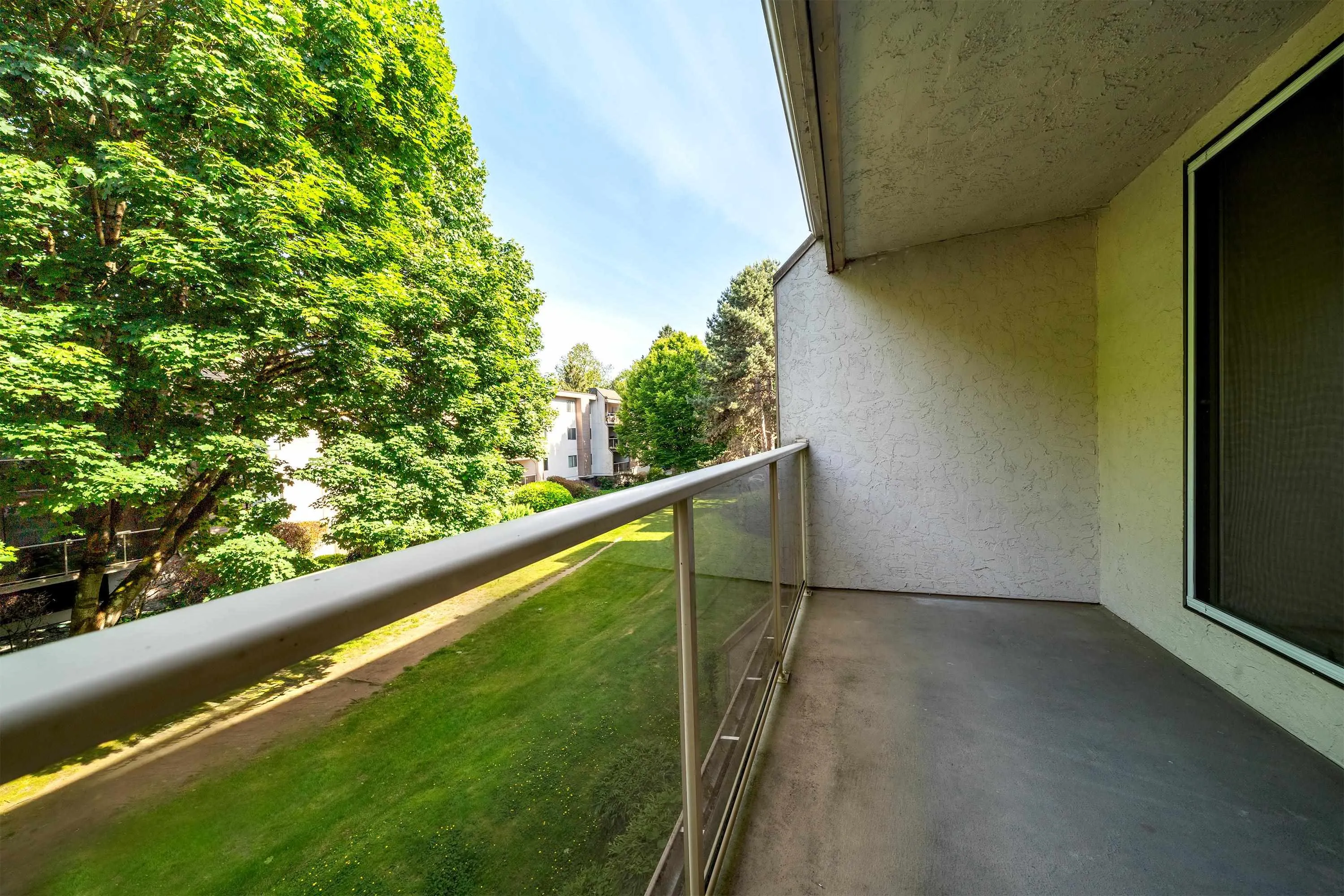 203 8720 Lansdowne Road