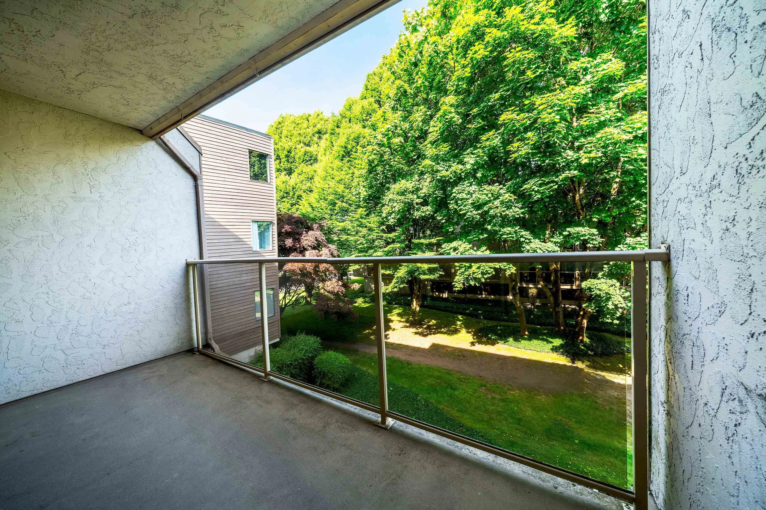 203 8720 Lansdowne Road