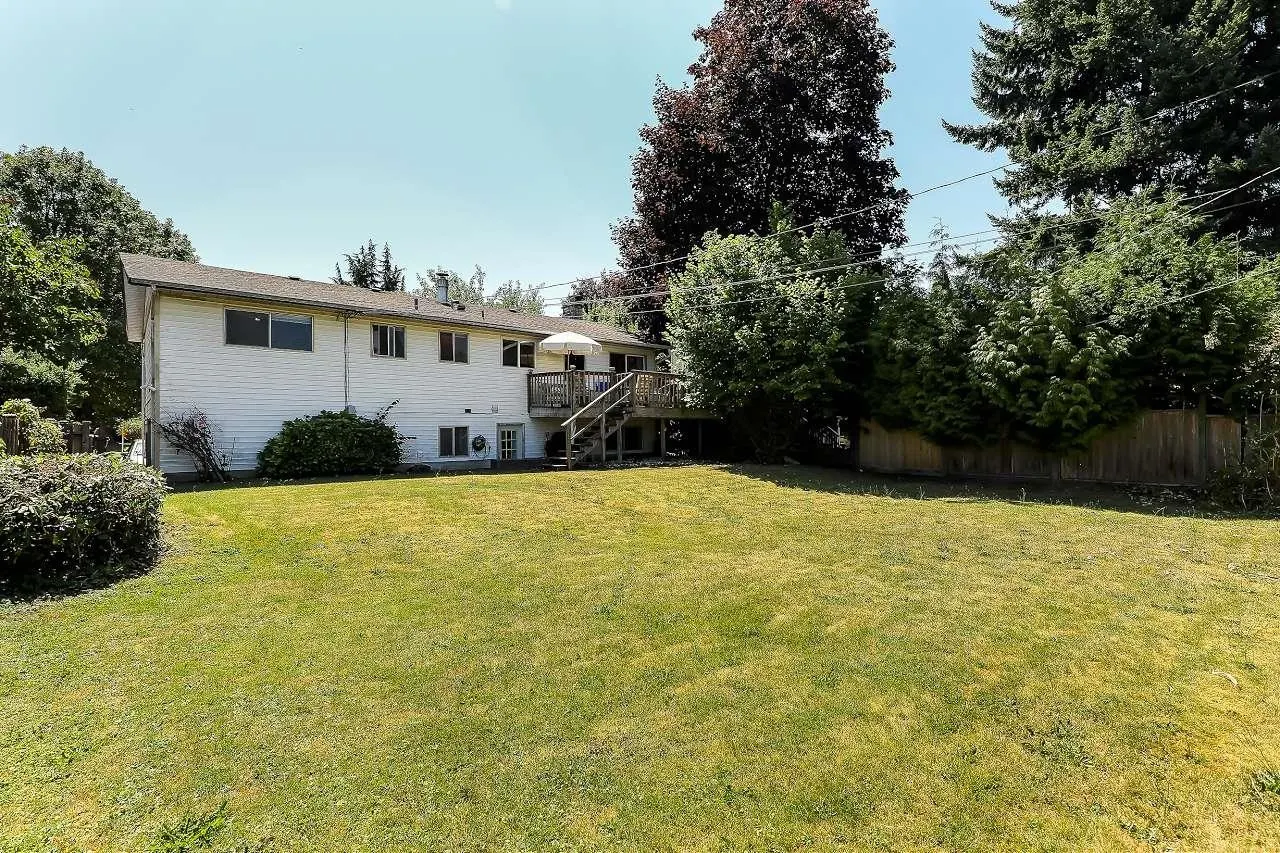 11064 Swan Crescent