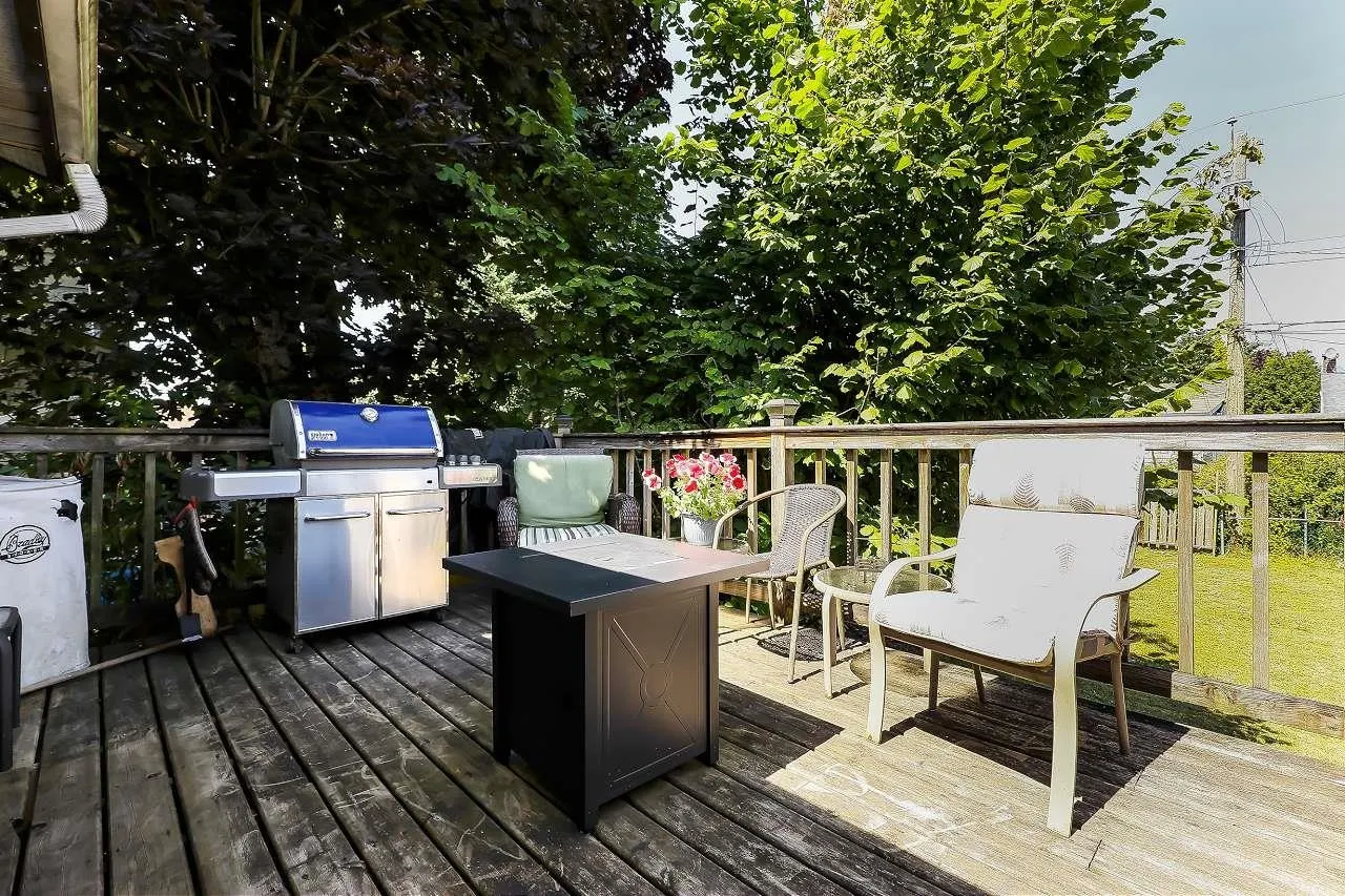 11064 Swan Crescent