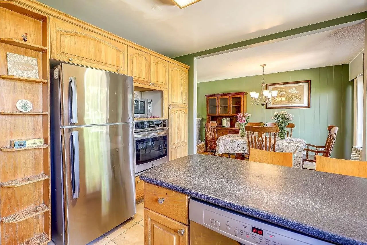 11064 Swan Crescent