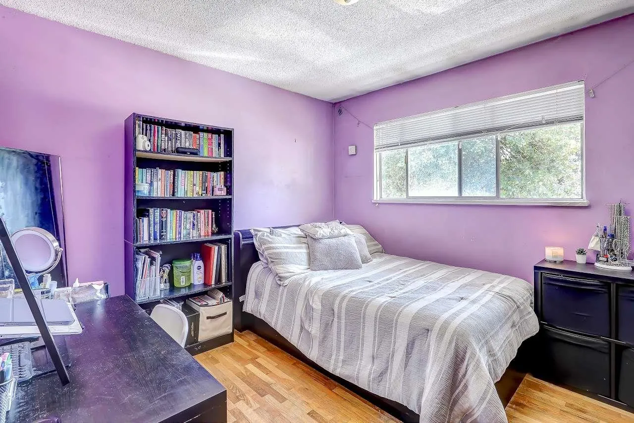 11064 Swan Crescent