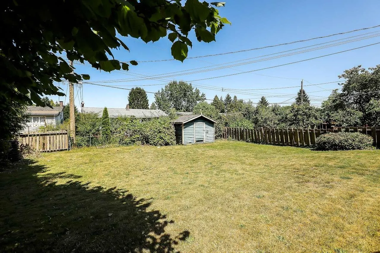 11064 Swan Crescent