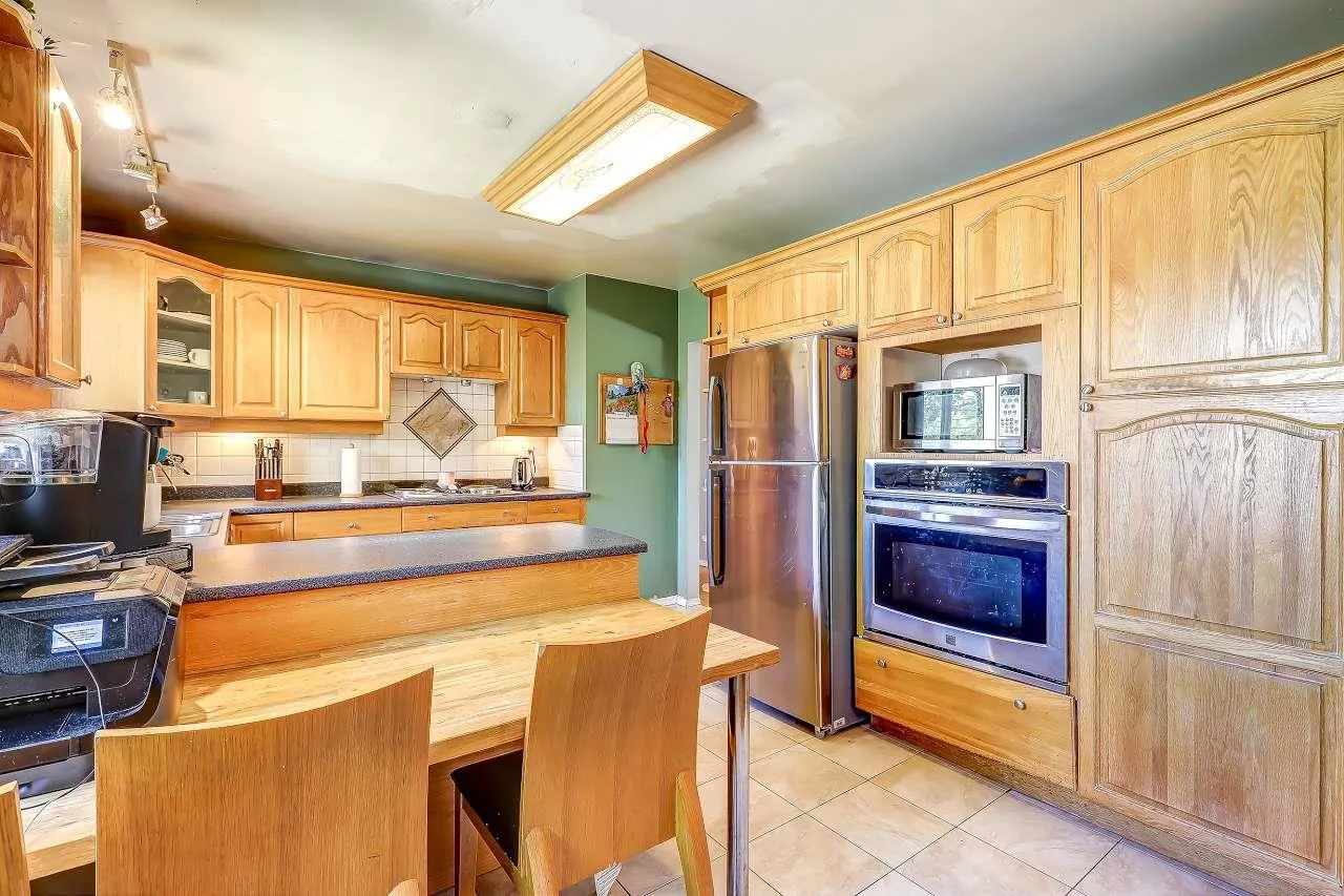 11064 Swan Crescent