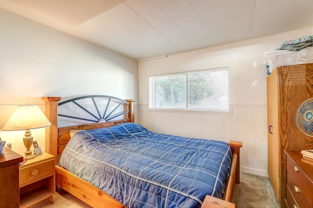 11064 Swan Crescent