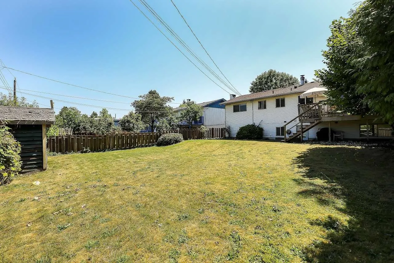 11064 Swan Crescent