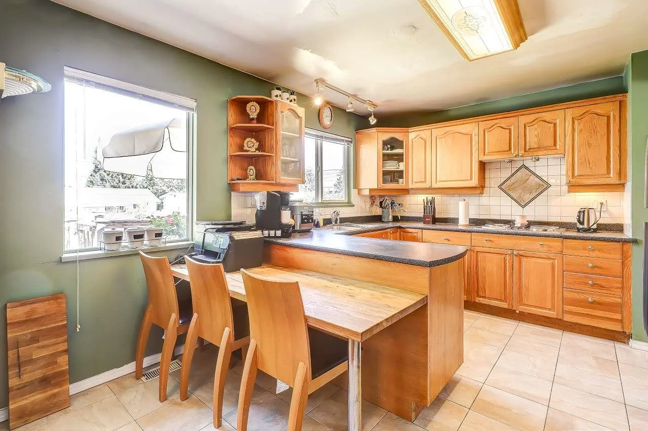 11064 Swan Crescent