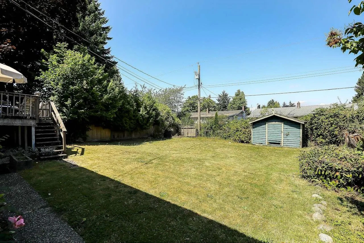 11064 Swan Crescent