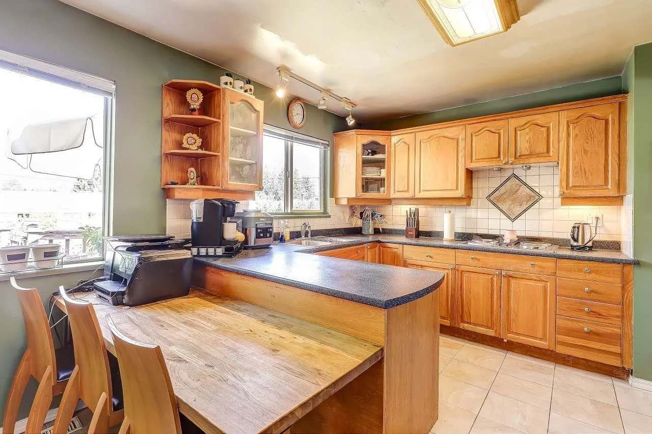 11064 Swan Crescent