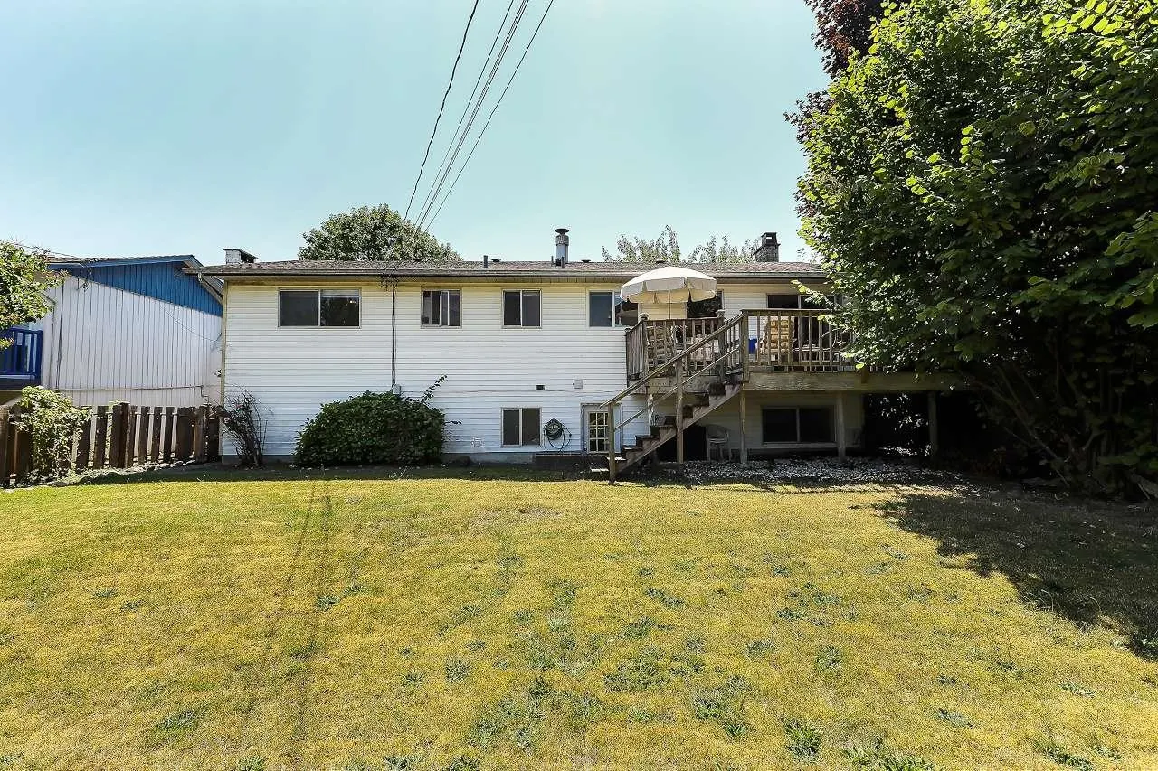 11064 Swan Crescent