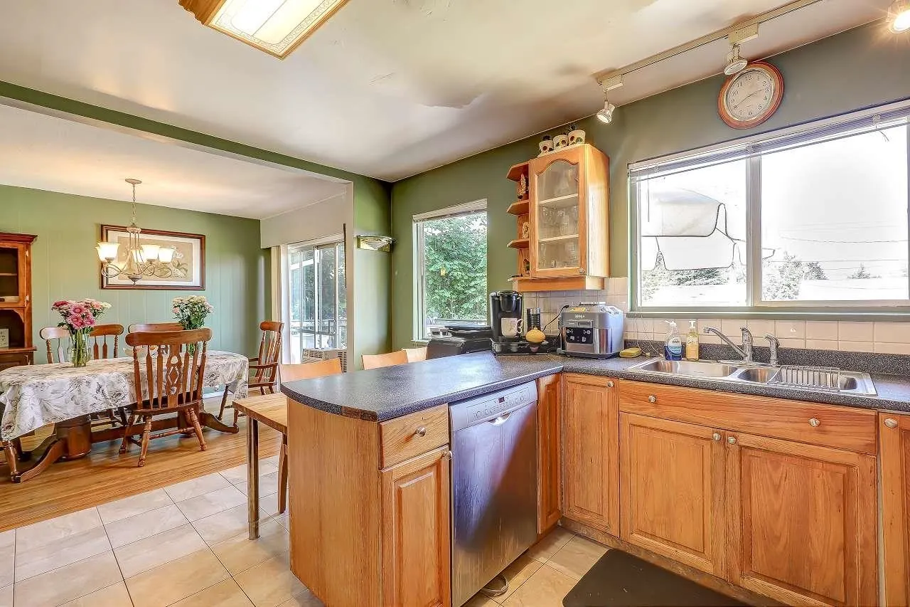 11064 Swan Crescent