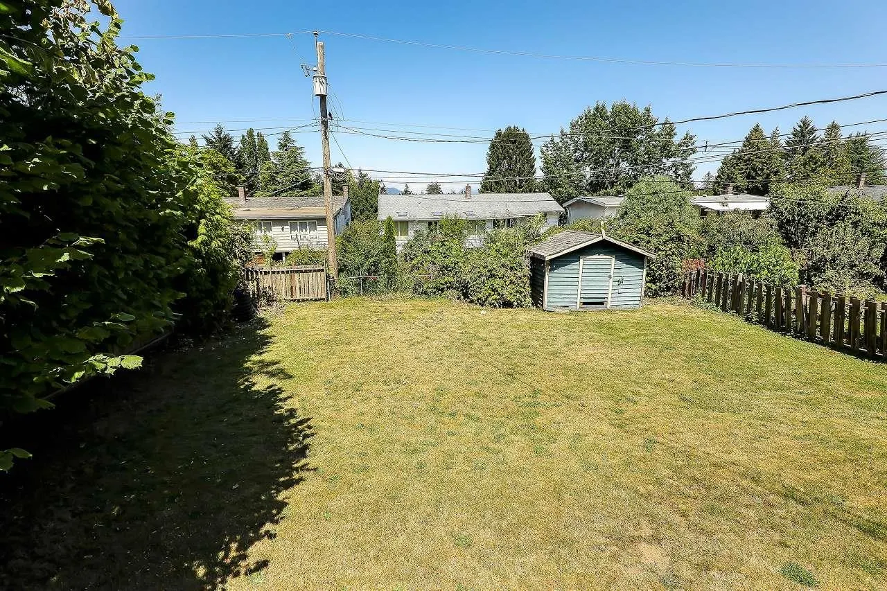 11064 Swan Crescent