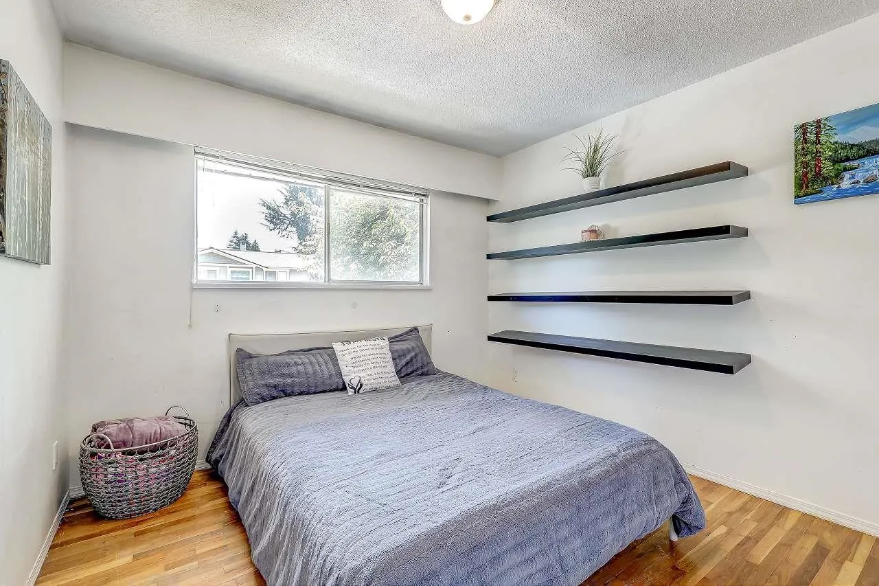 11064 Swan Crescent