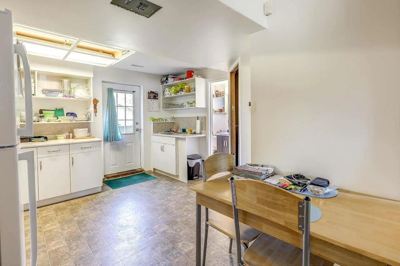 11064 Swan Crescent