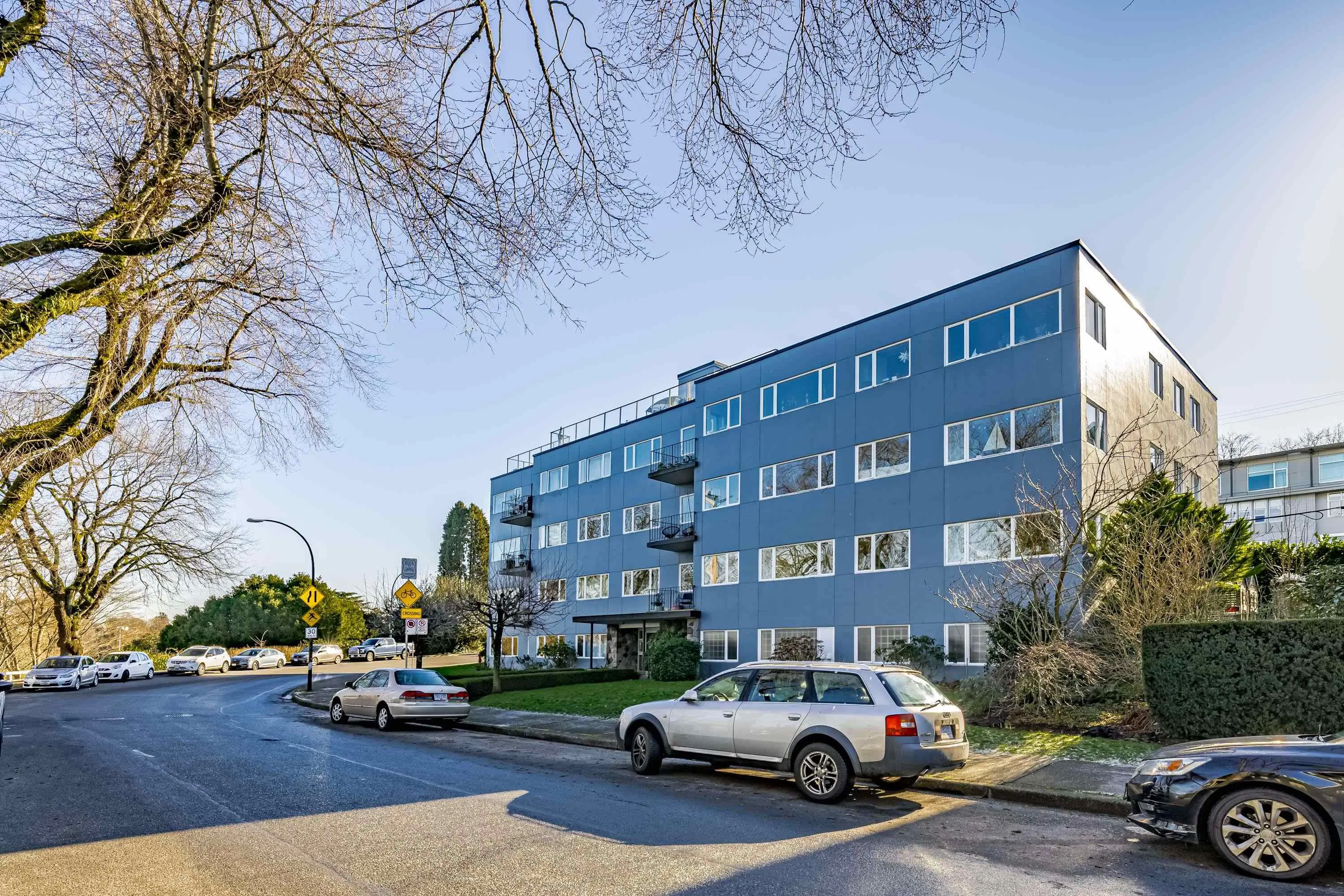 305 2430 Point Grey Road