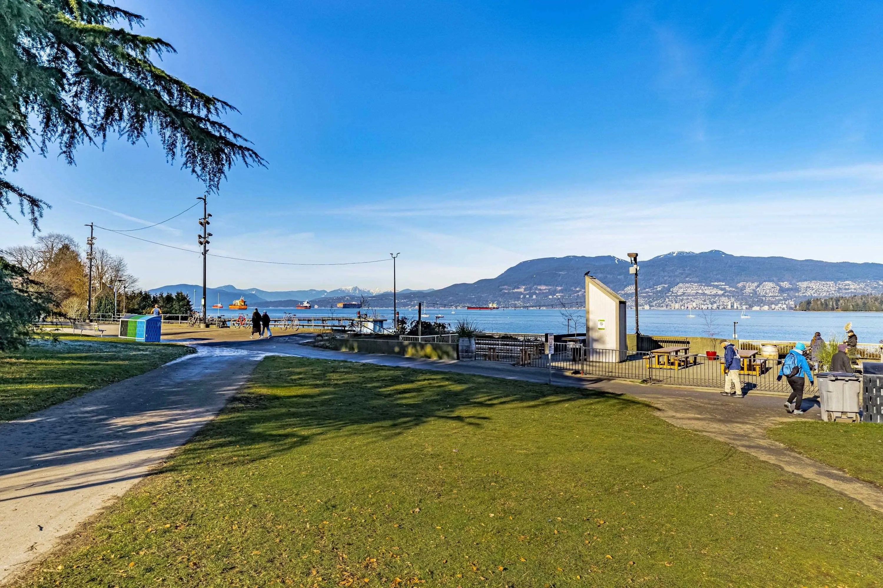 305 2430 Point Grey Road