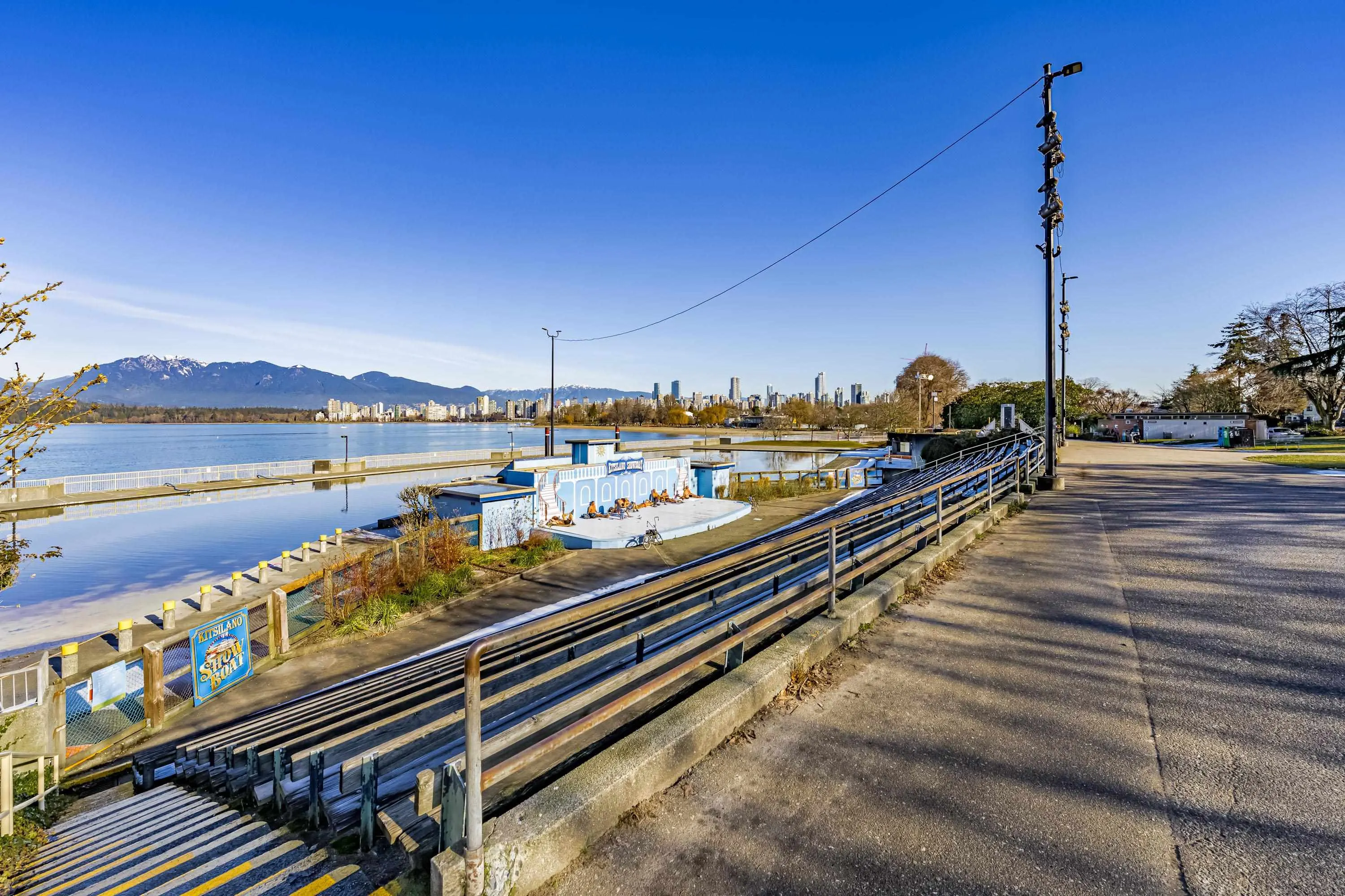 305 2430 Point Grey Road