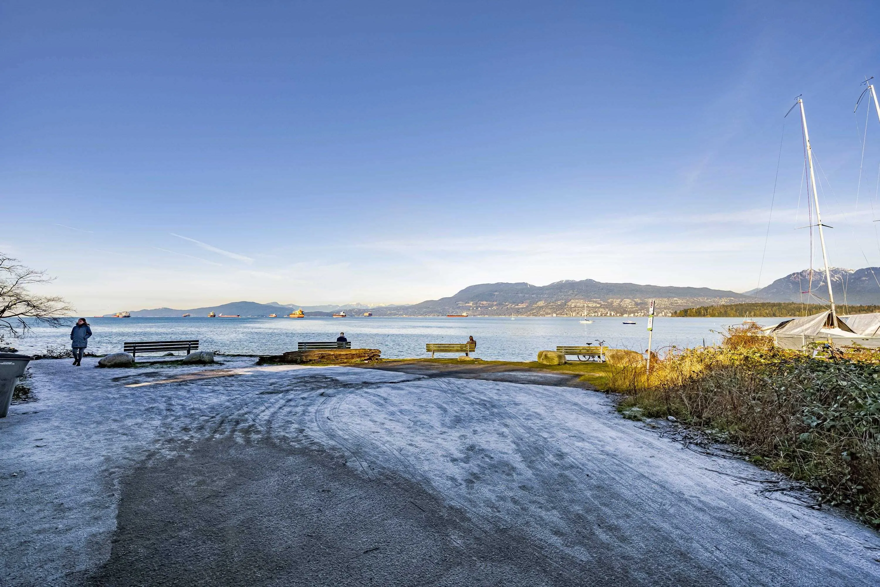 305 2430 Point Grey Road