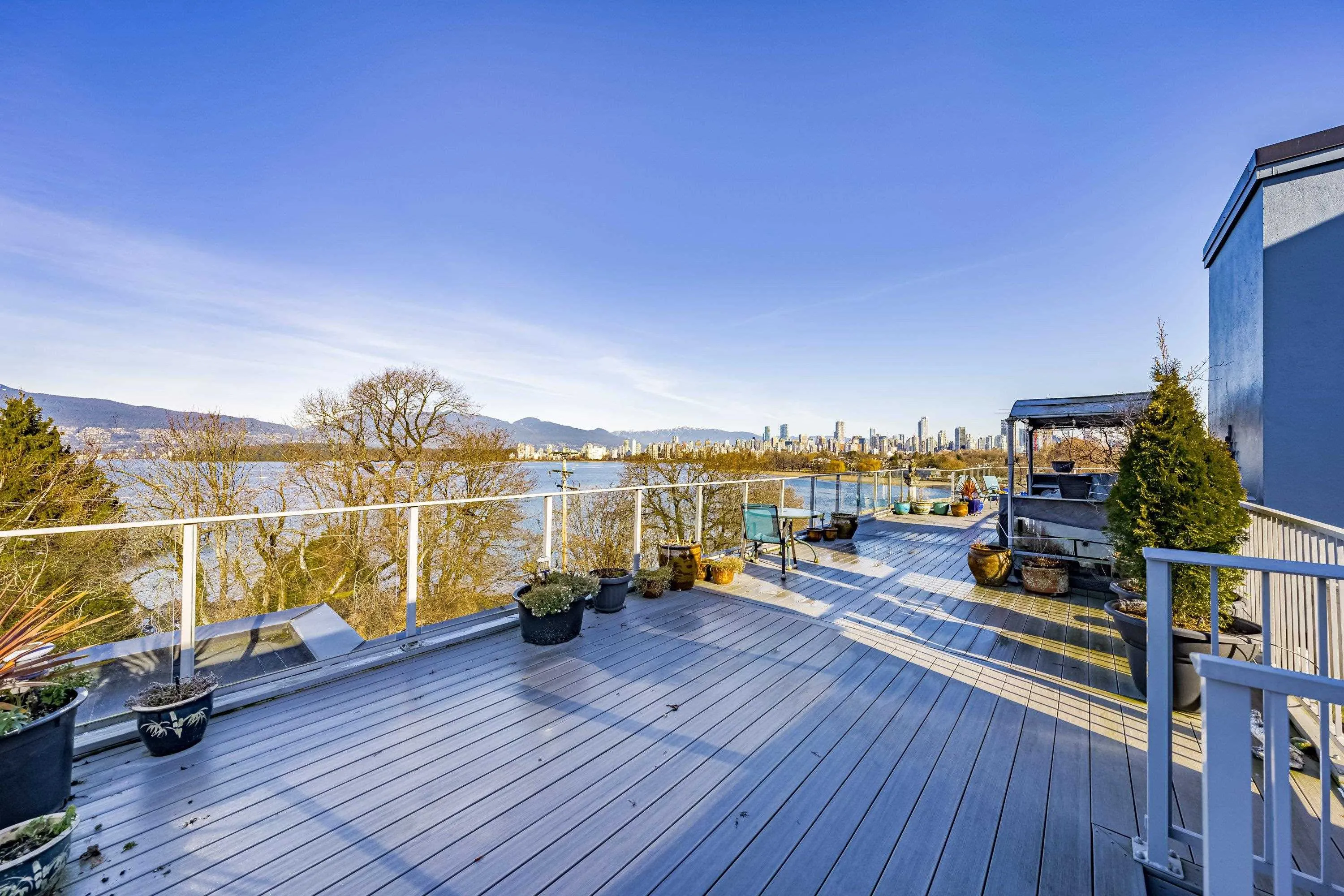 305 2430 Point Grey Road