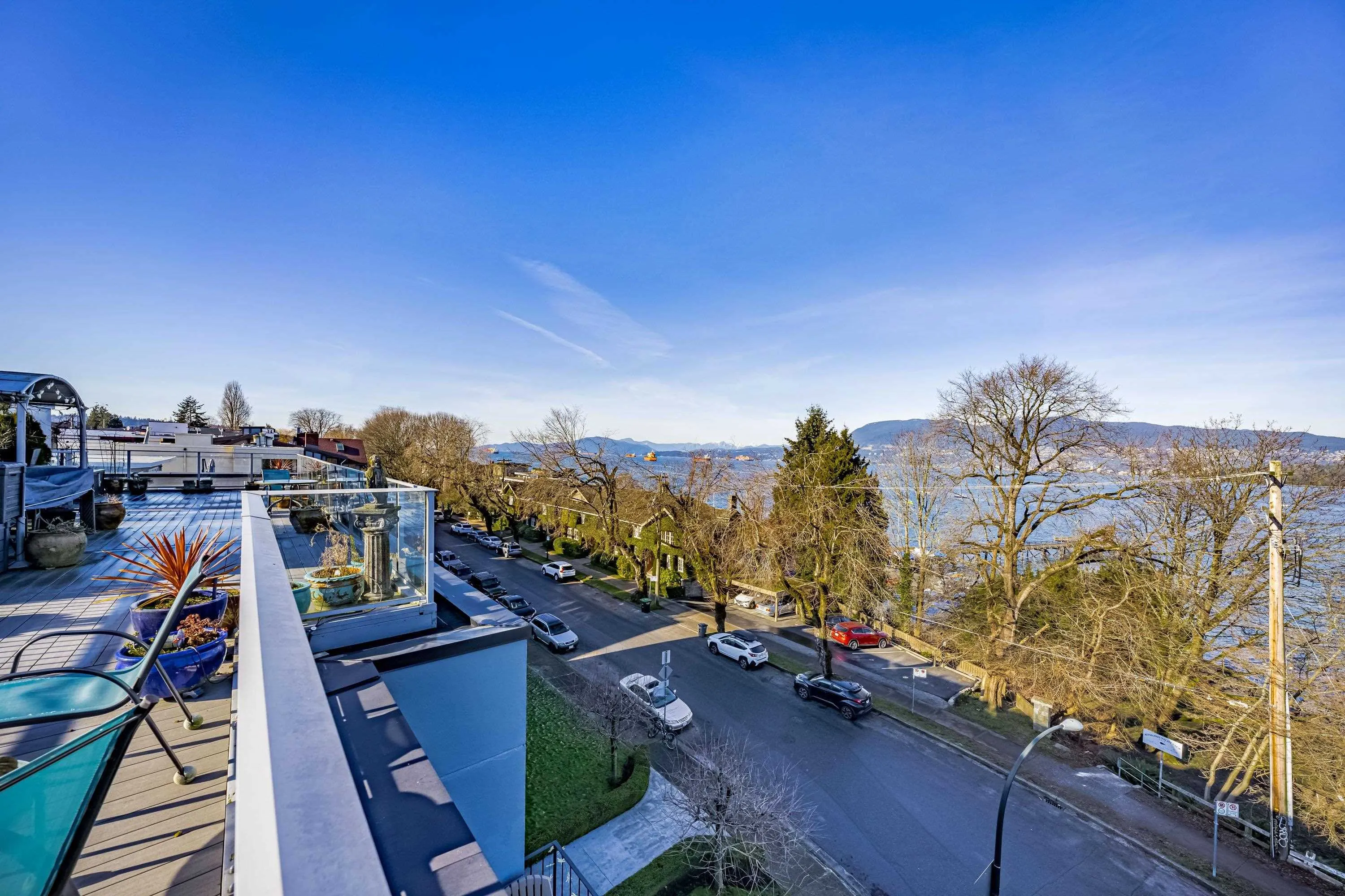 305 2430 Point Grey Road