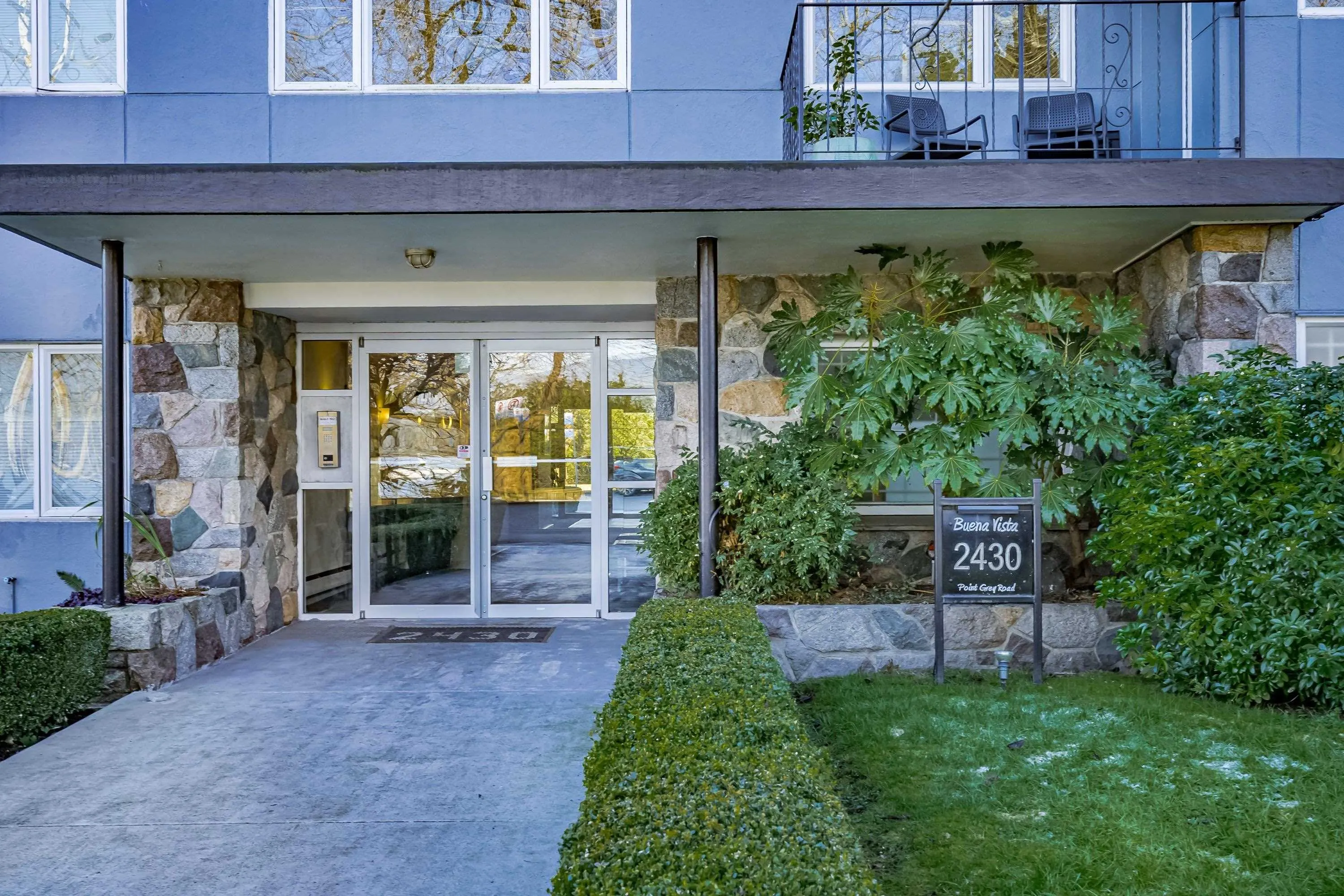 305 2430 Point Grey Road