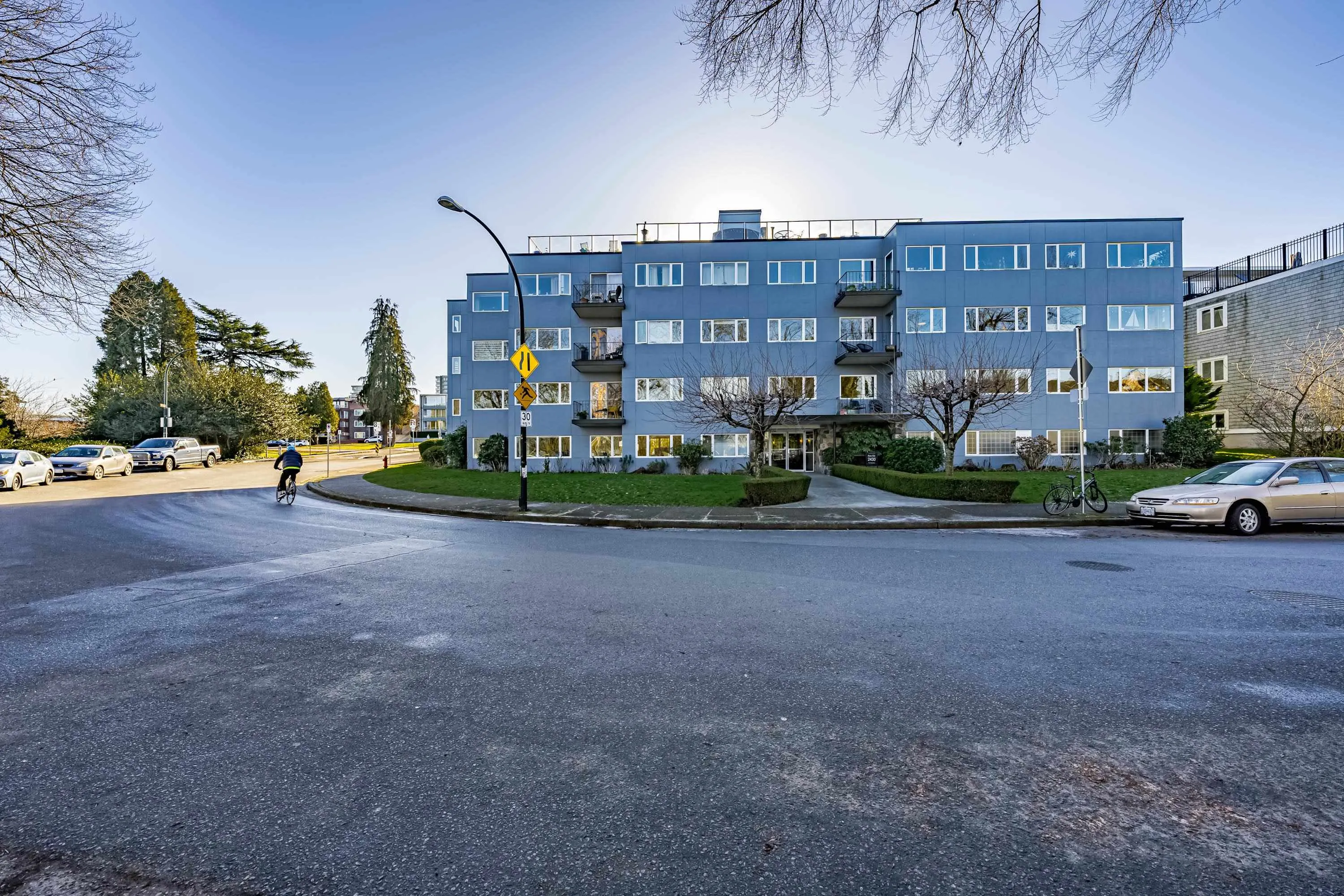 305 2430 Point Grey Road