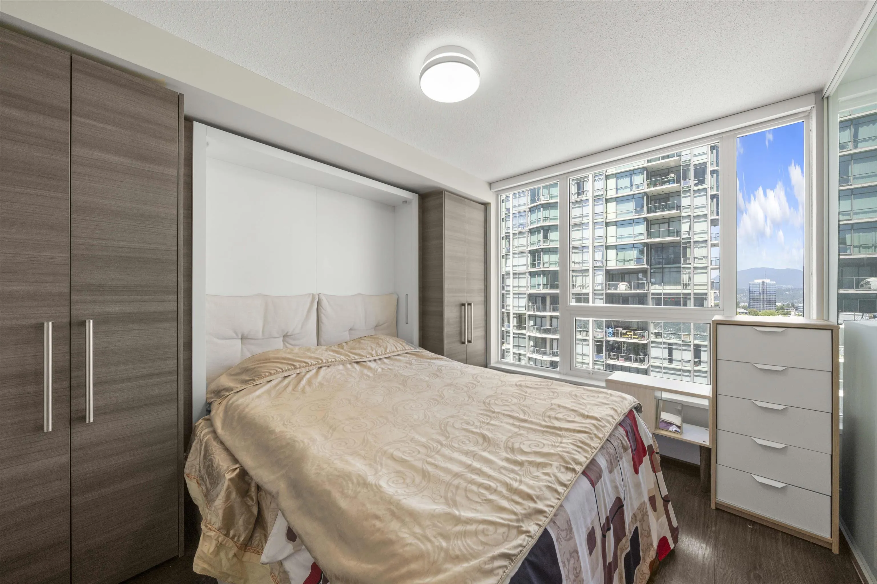 1806 13398 104 Avenue