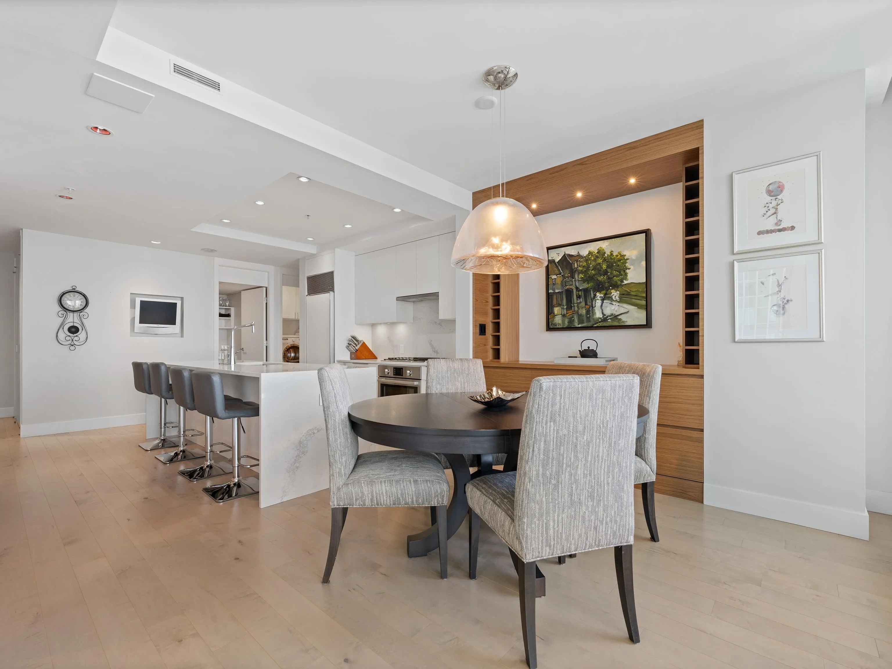2304 1077 W Cordova Street