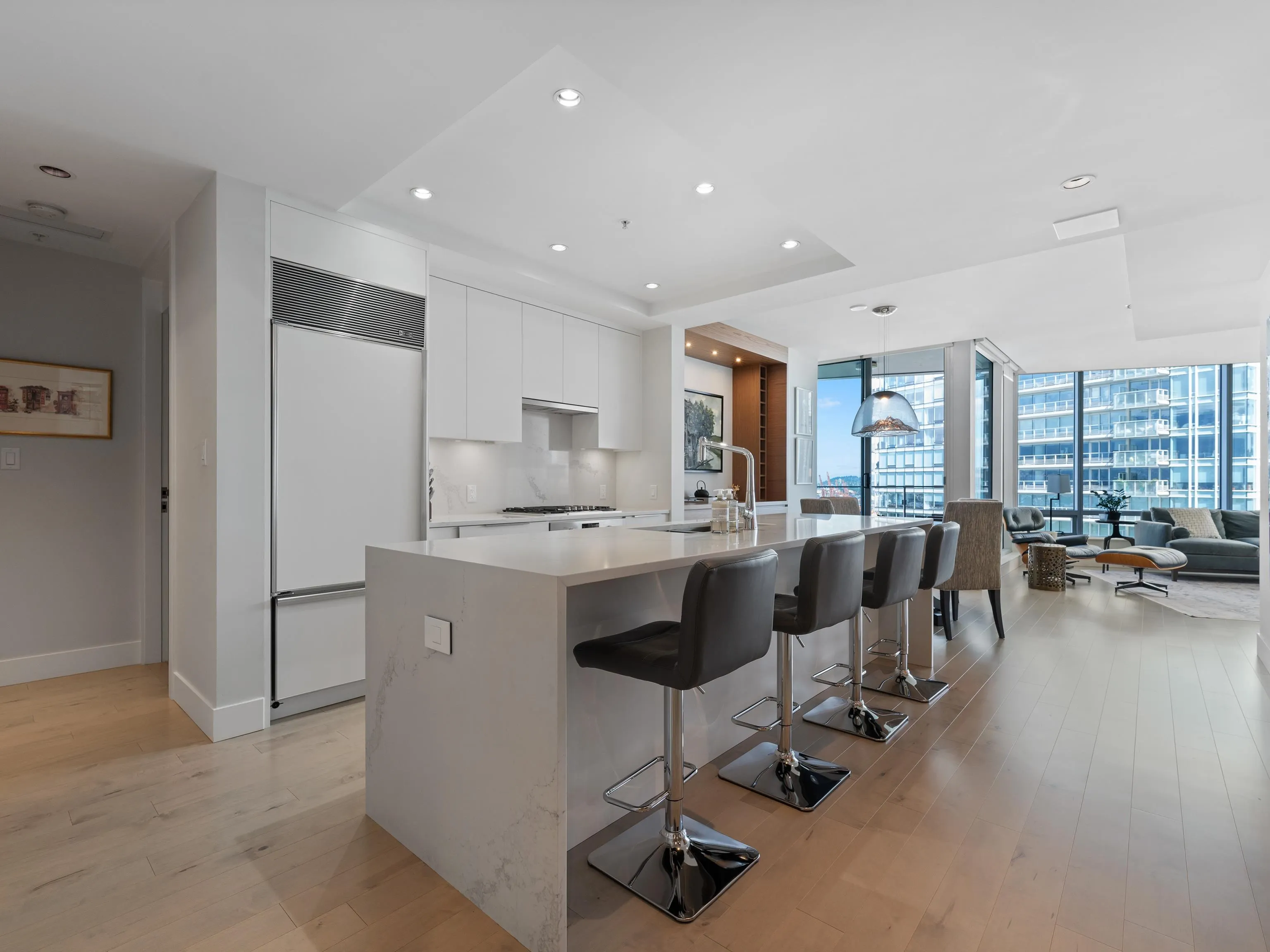 2304 1077 W Cordova Street