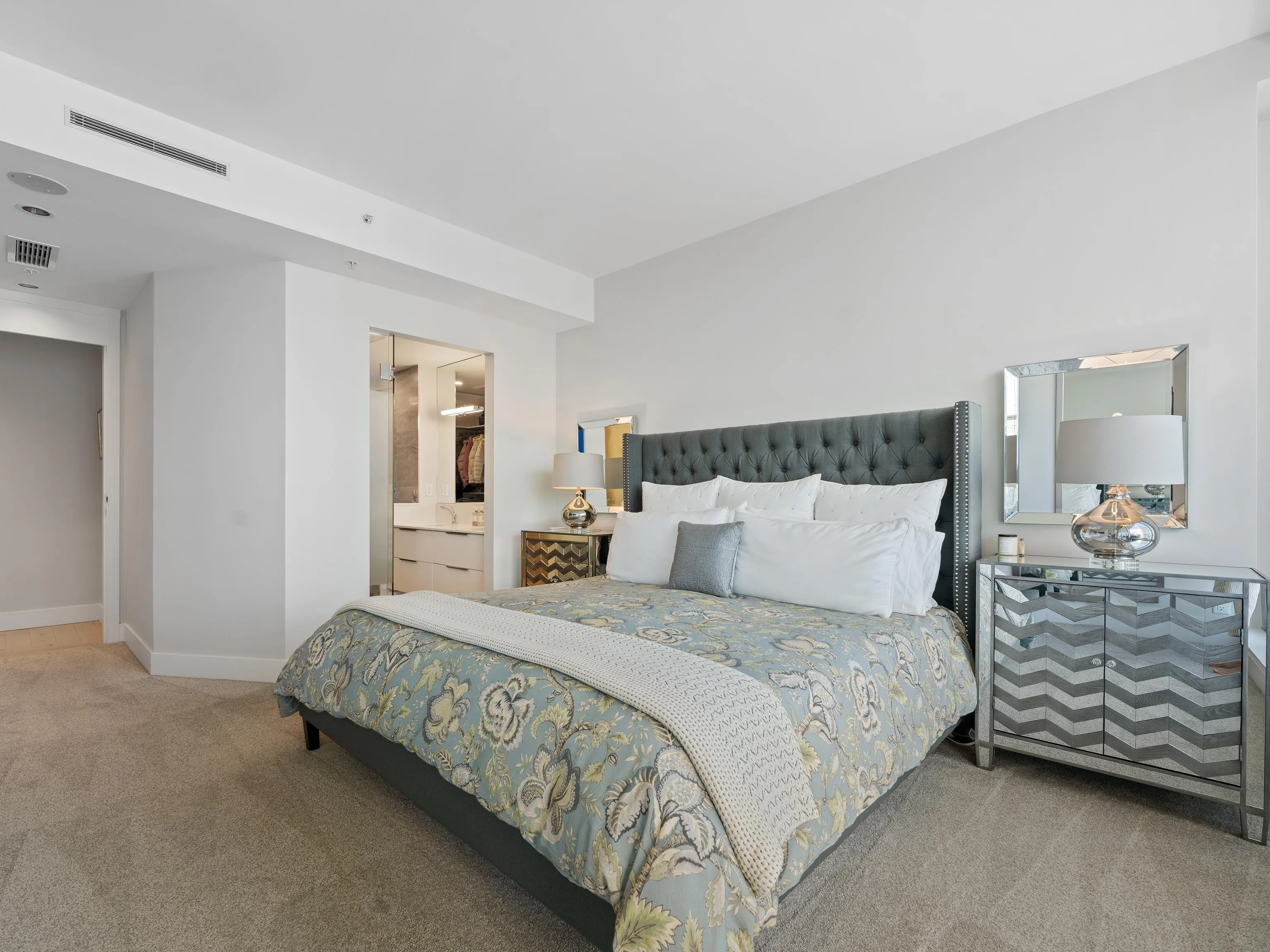 2304 1077 W Cordova Street