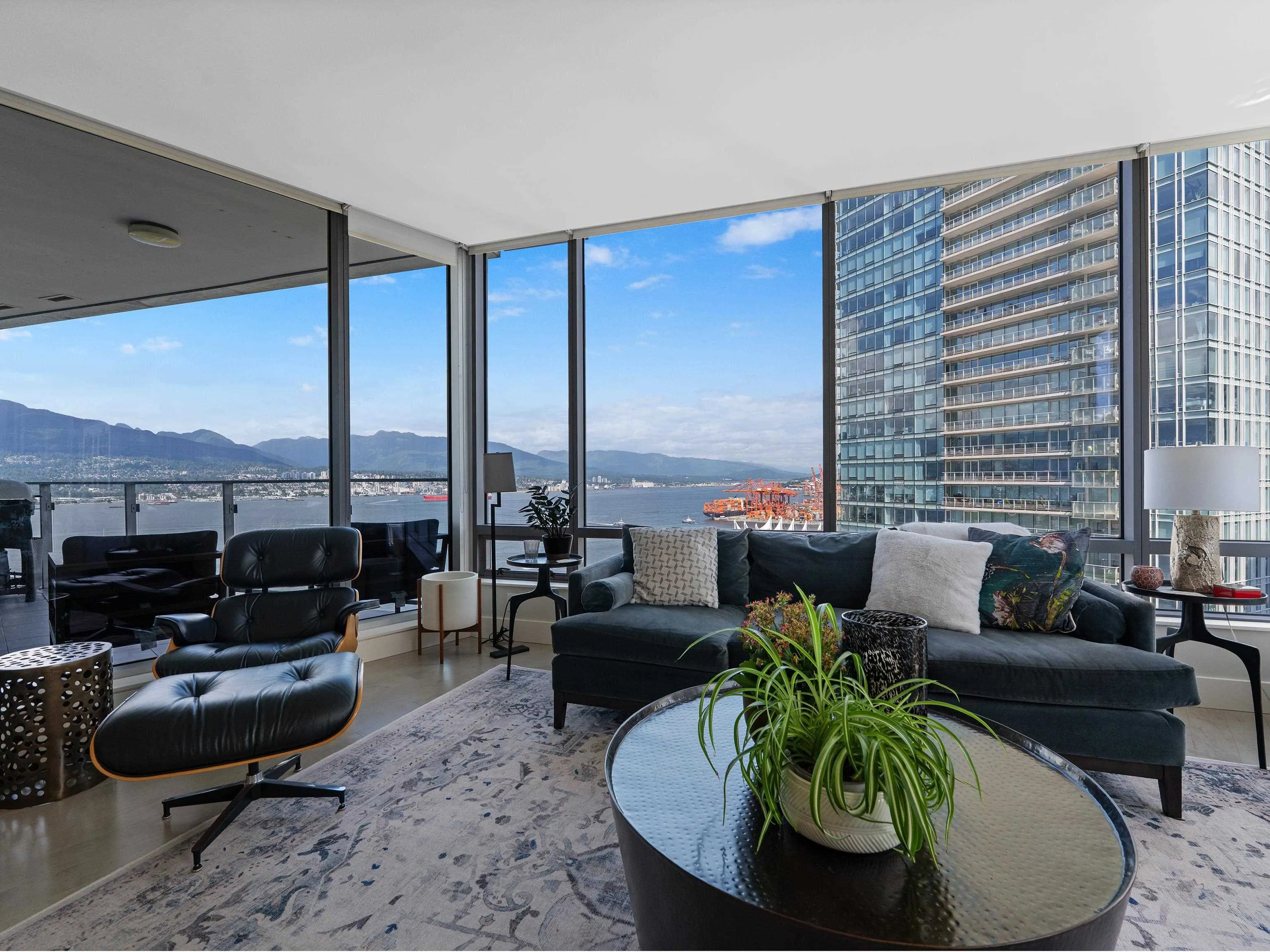 2304 1077 W Cordova Street