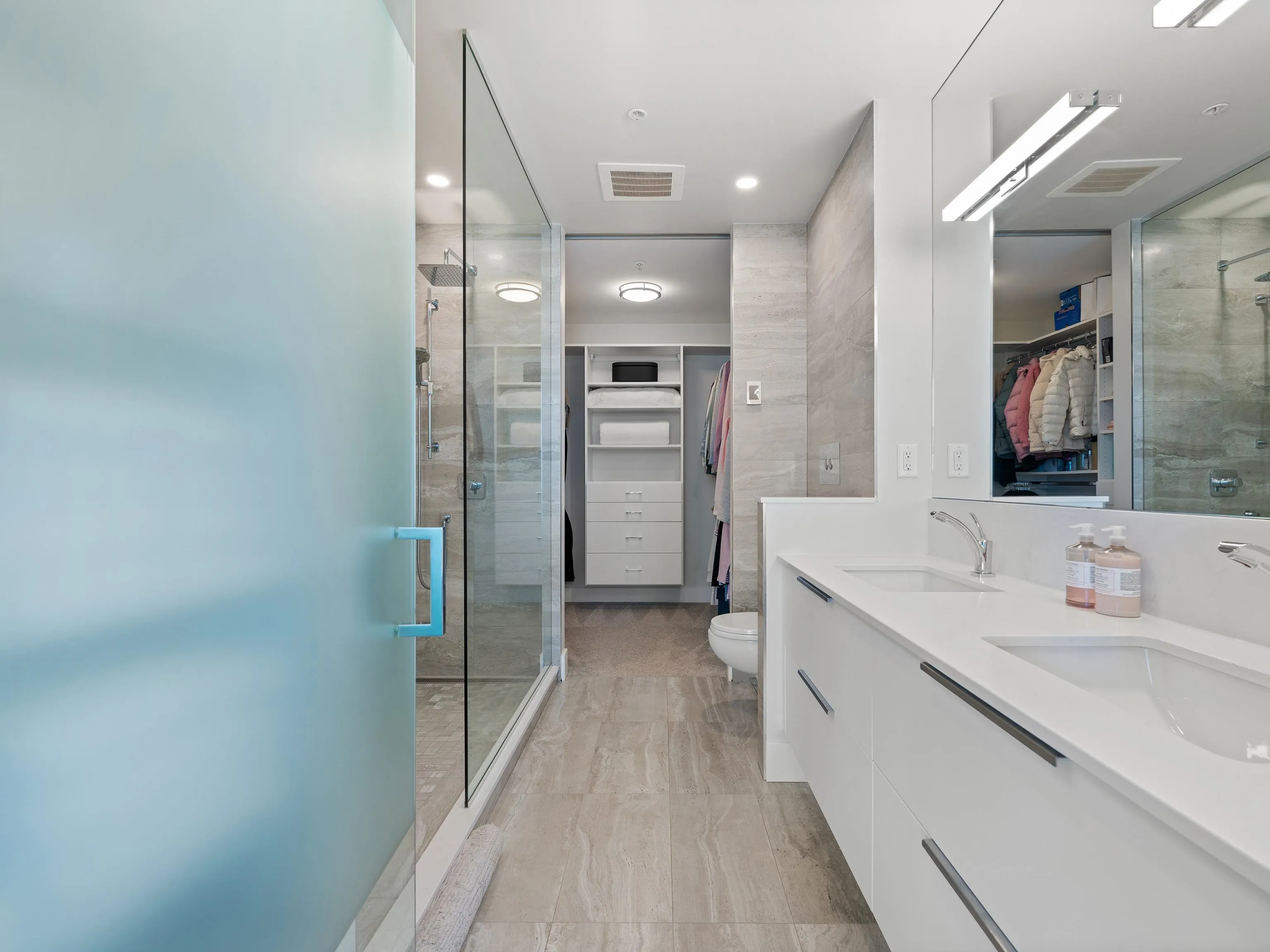 2304 1077 W Cordova Street