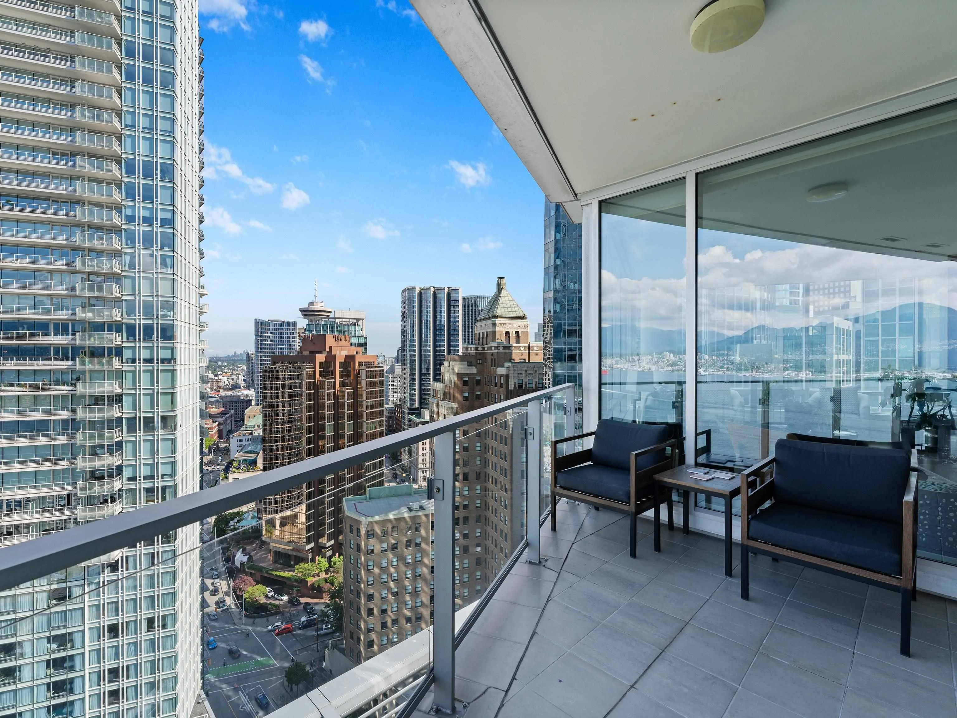 2304 1077 W Cordova Street
