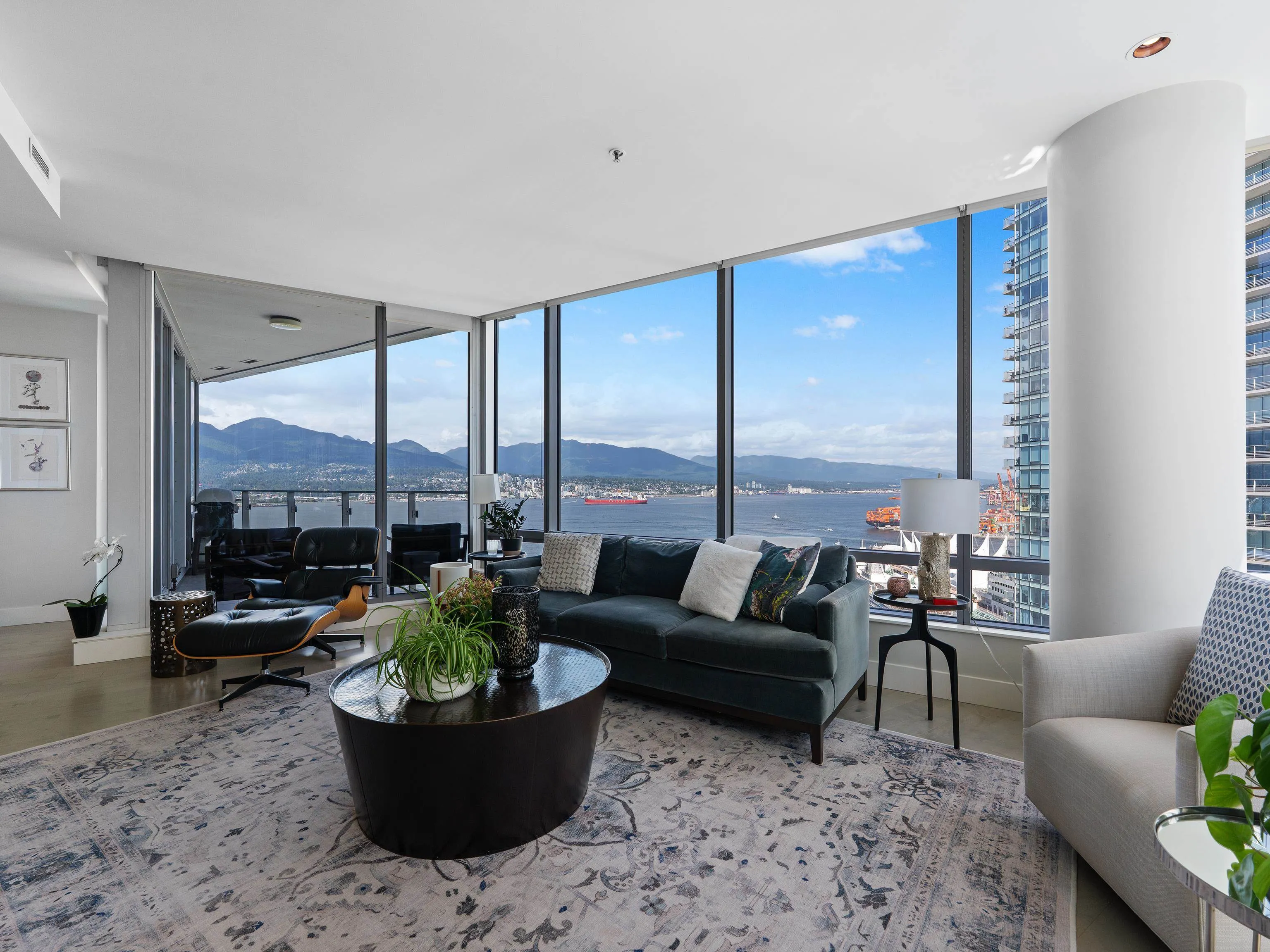 2304 1077 W Cordova Street