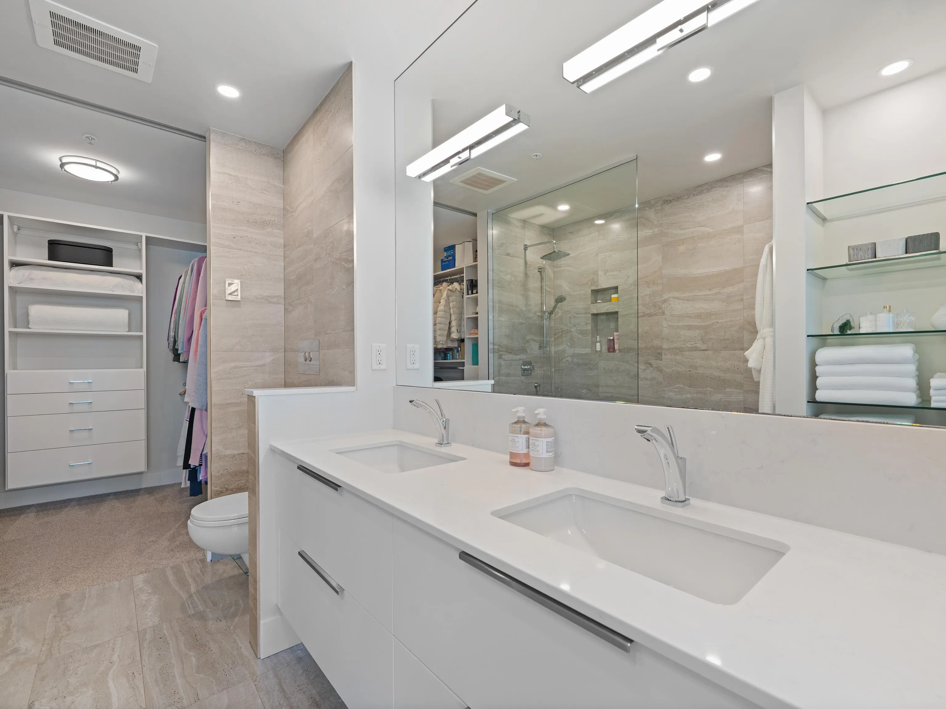 2304 1077 W Cordova Street