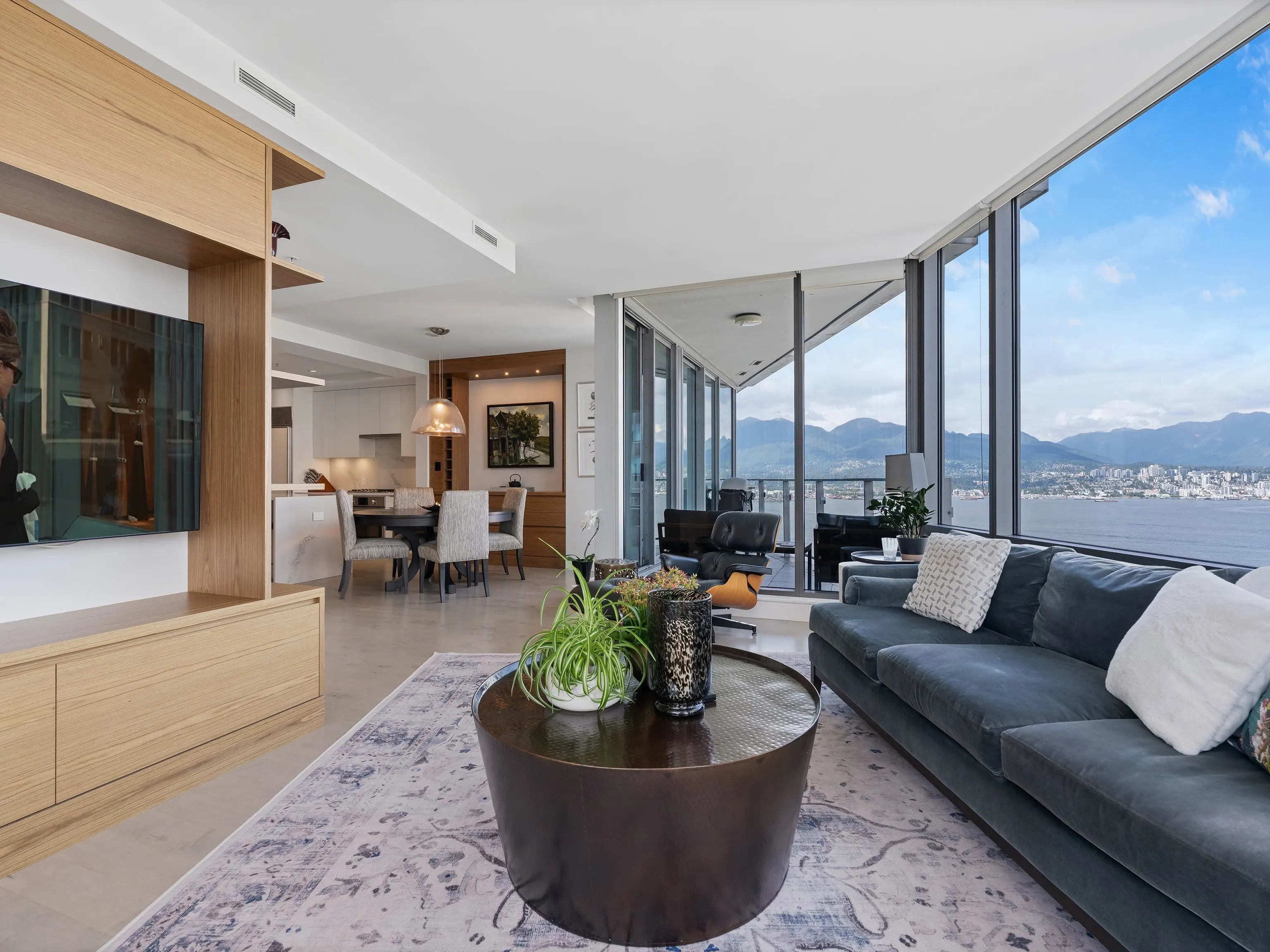 2304 1077 W Cordova Street
