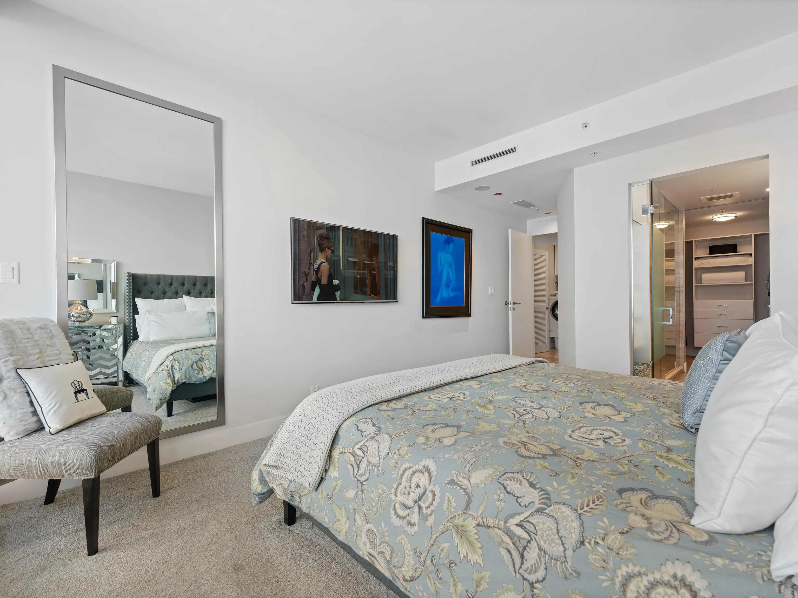 2304 1077 W Cordova Street