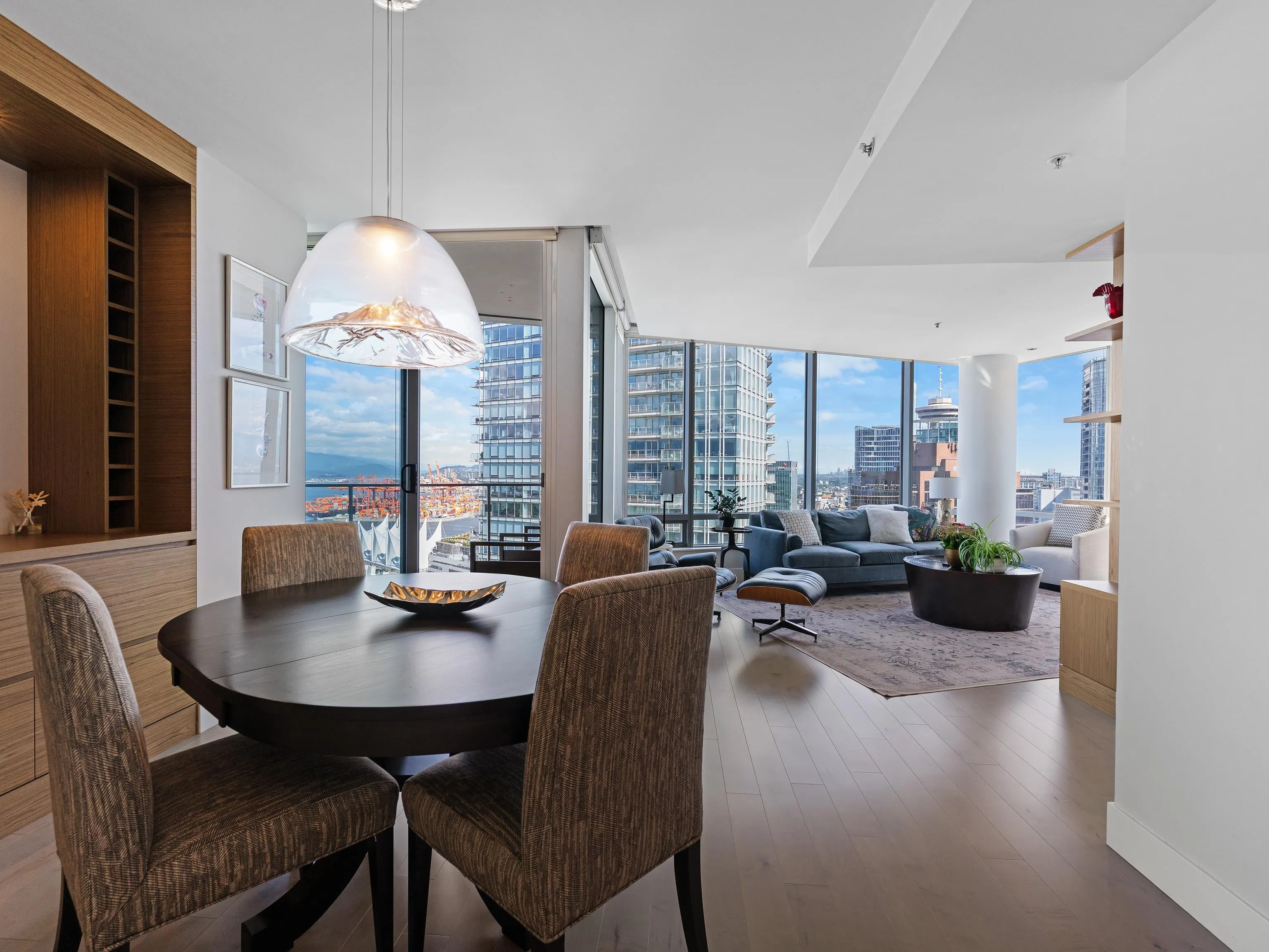 2304 1077 W Cordova Street